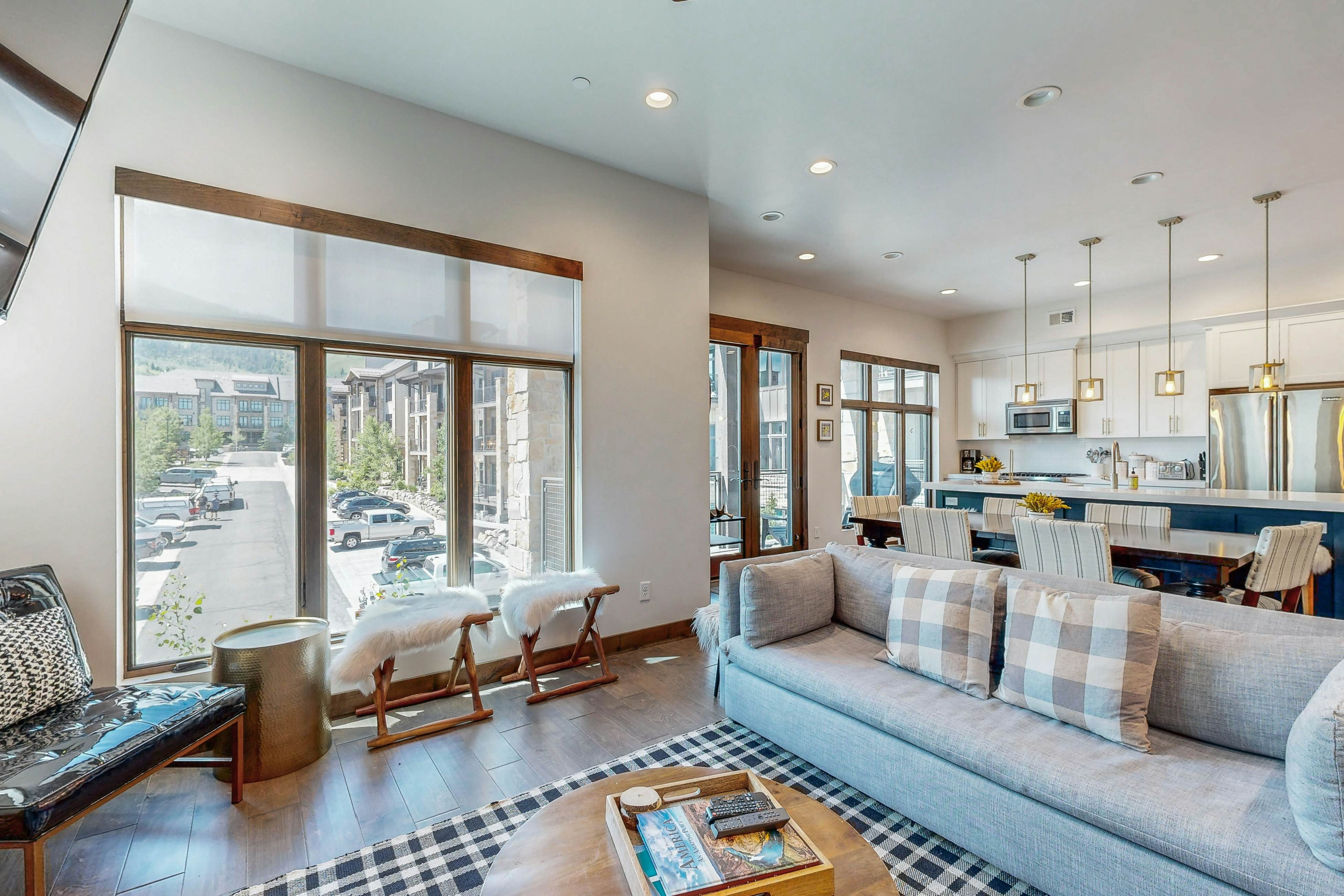 Modern Blackstone Paradise #2A