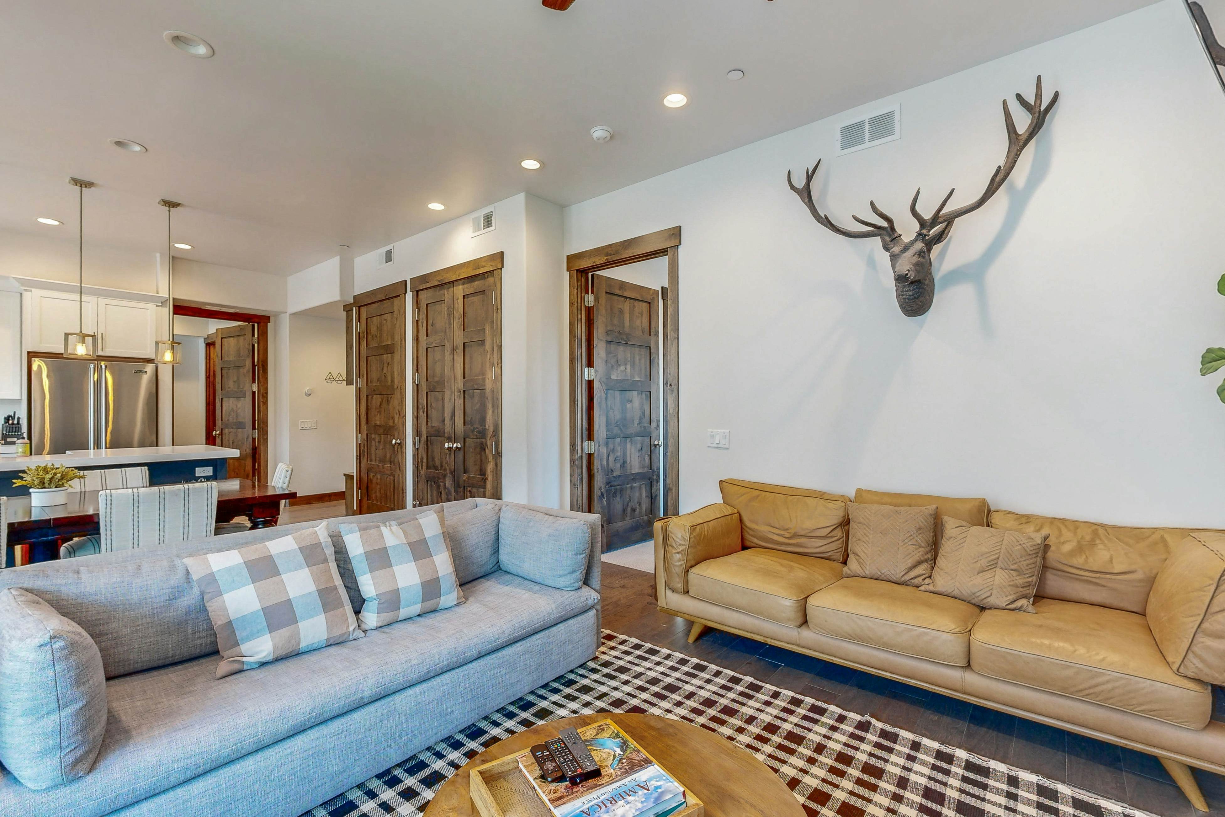 Modern Blackstone Paradise #2A