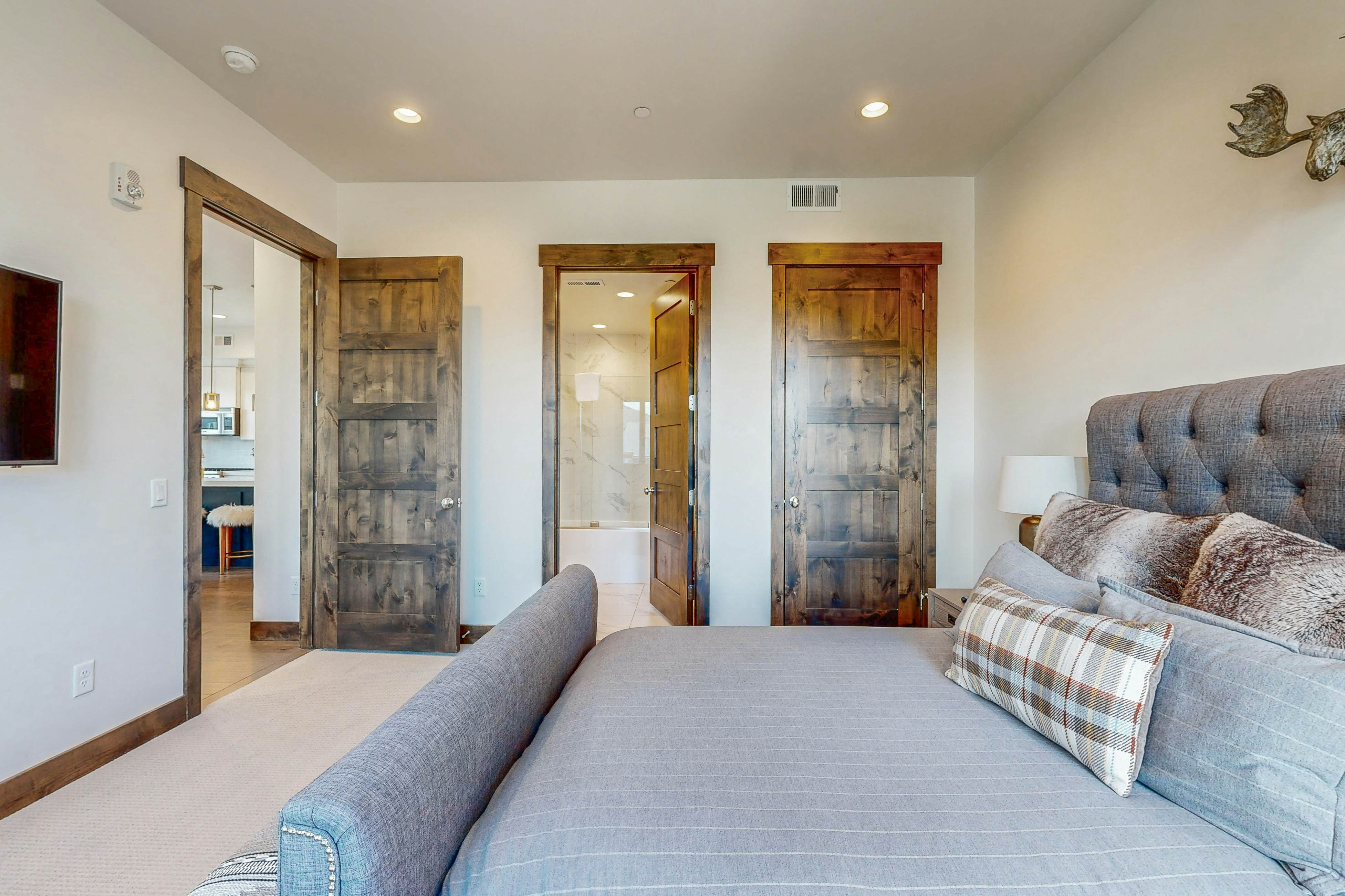 Modern Blackstone Paradise #2A