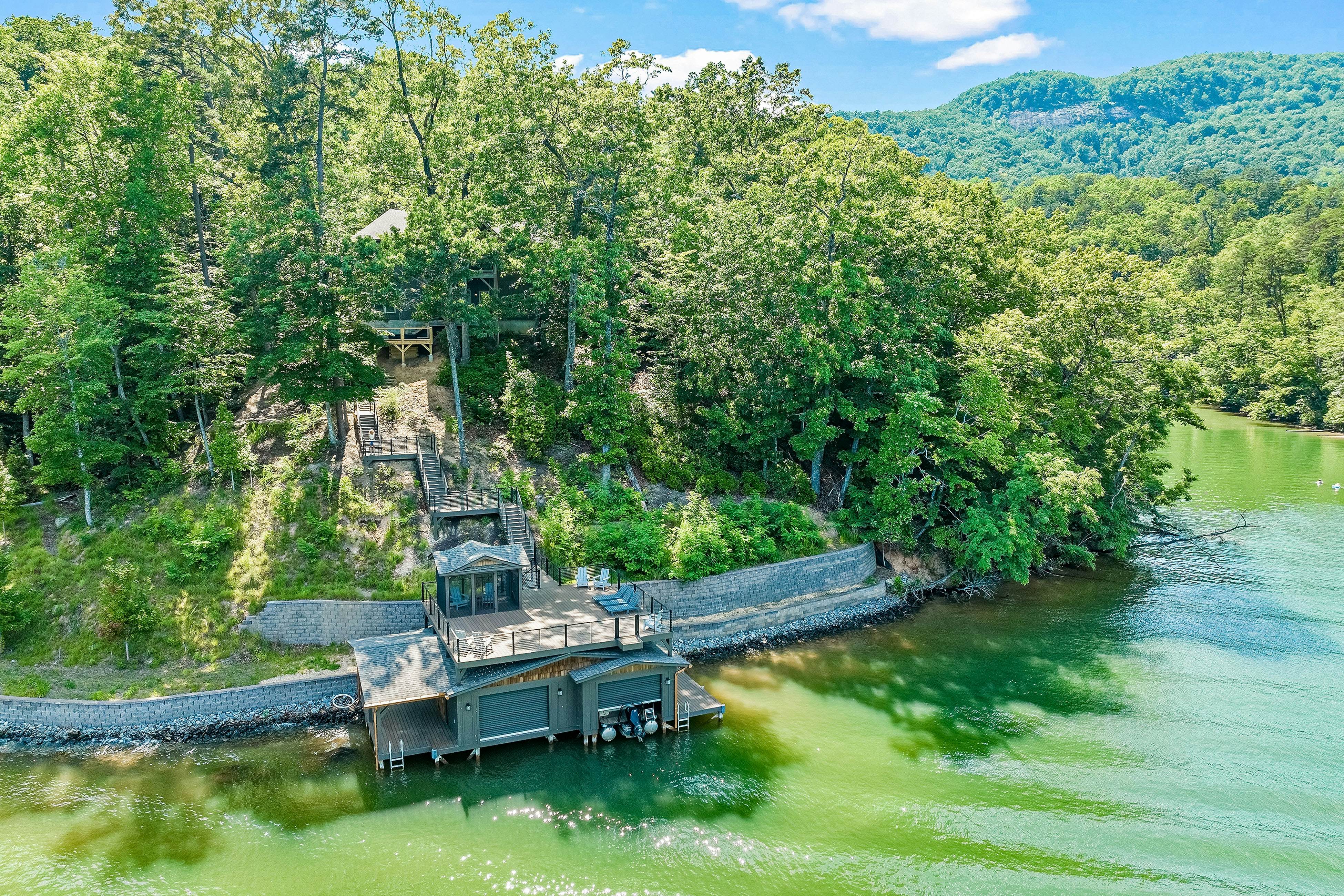 Water's Edge Holmstead