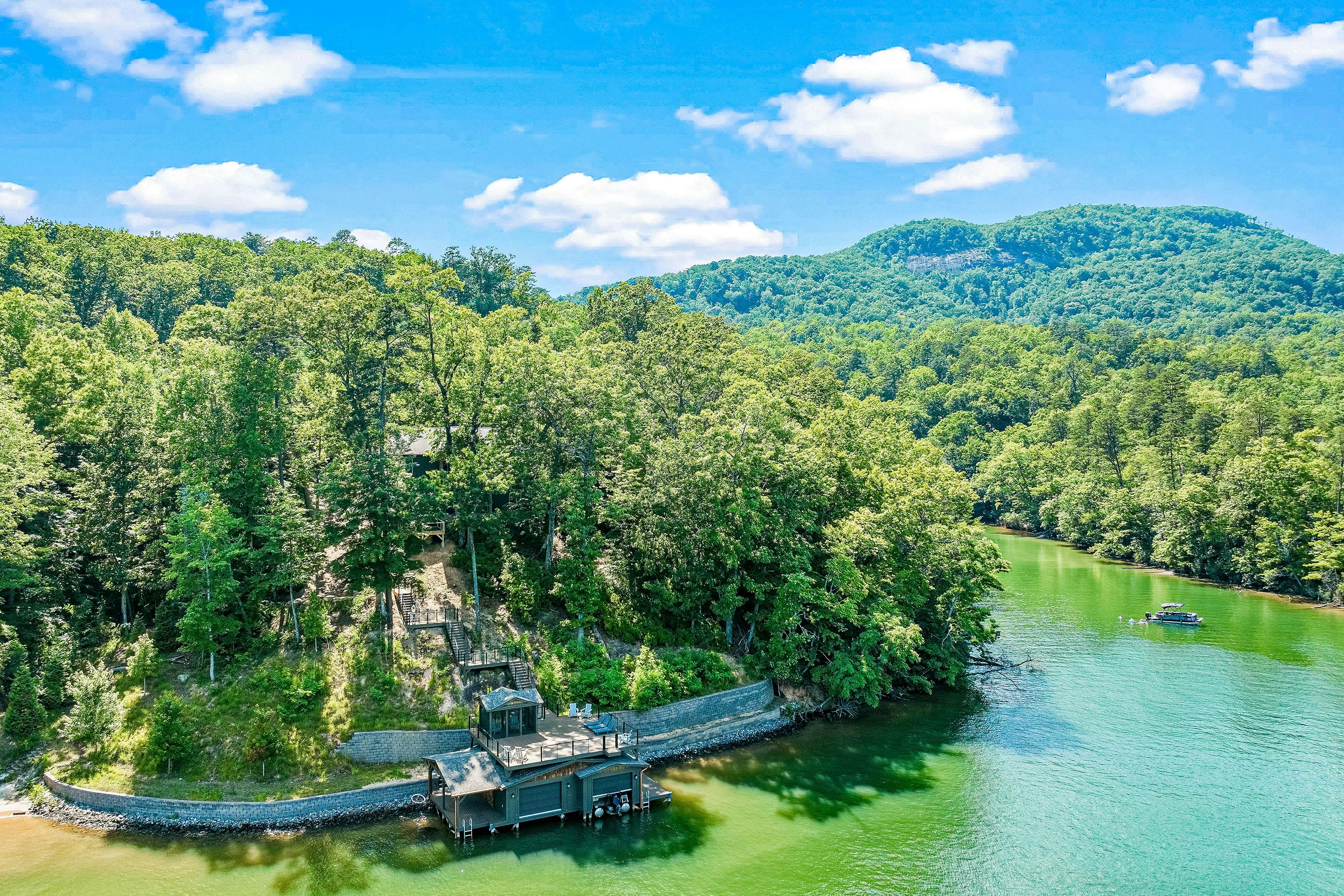 Water's Edge Holmstead