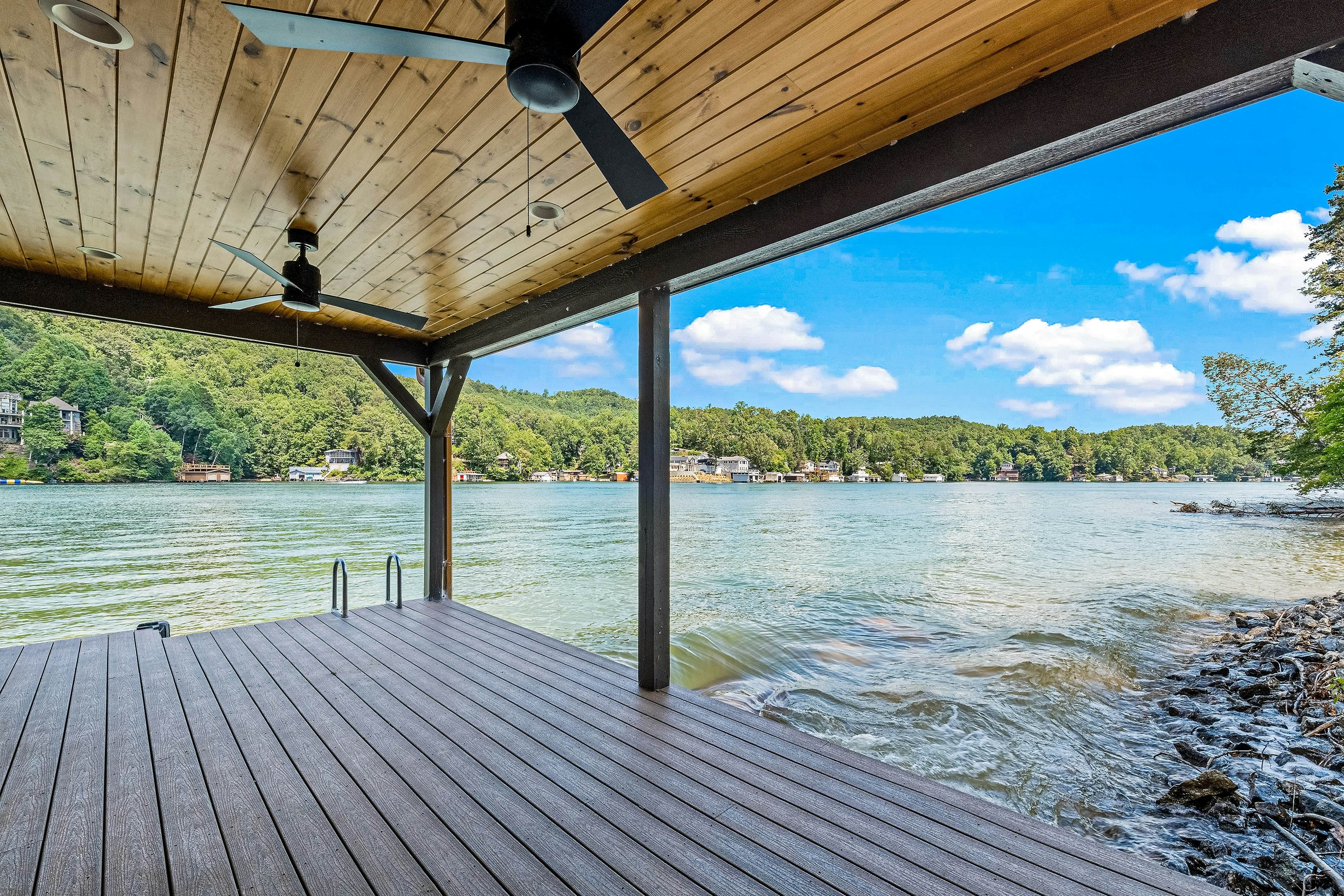 Water's Edge Holmstead