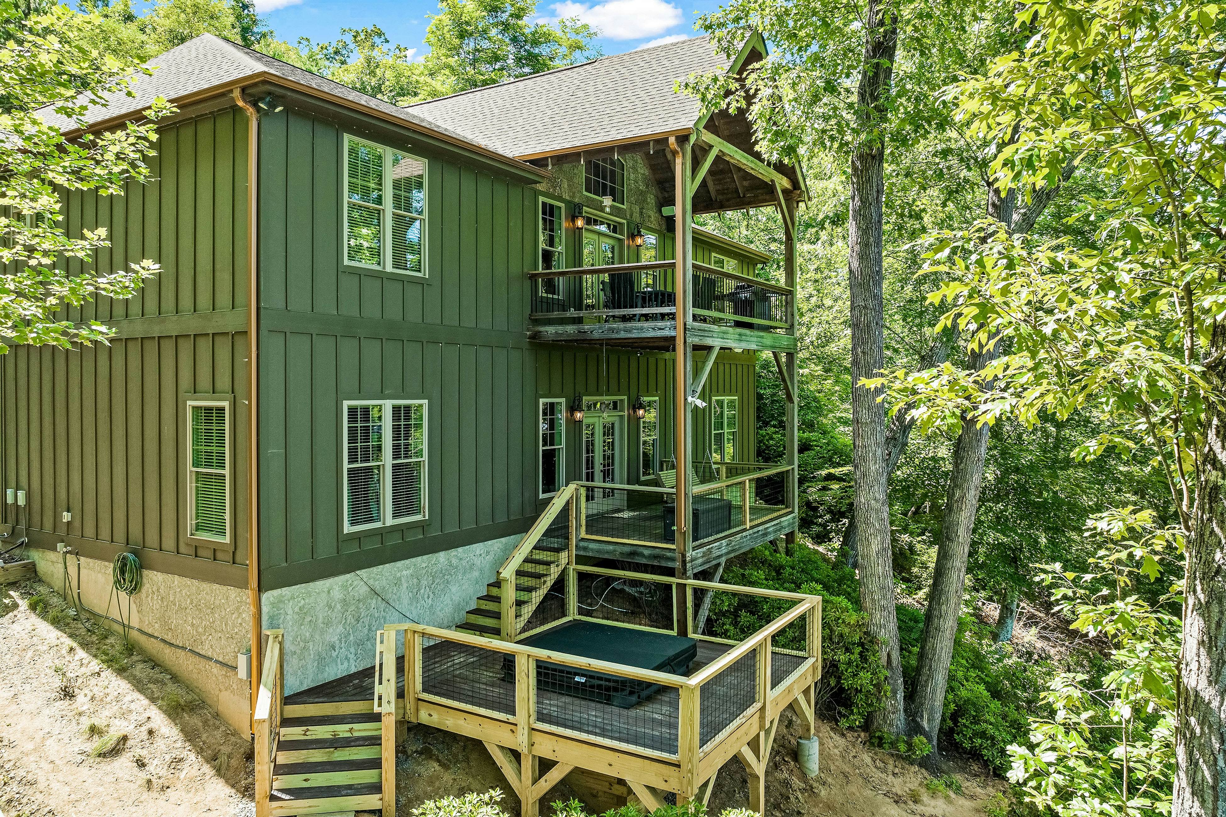 Water's Edge Holmstead