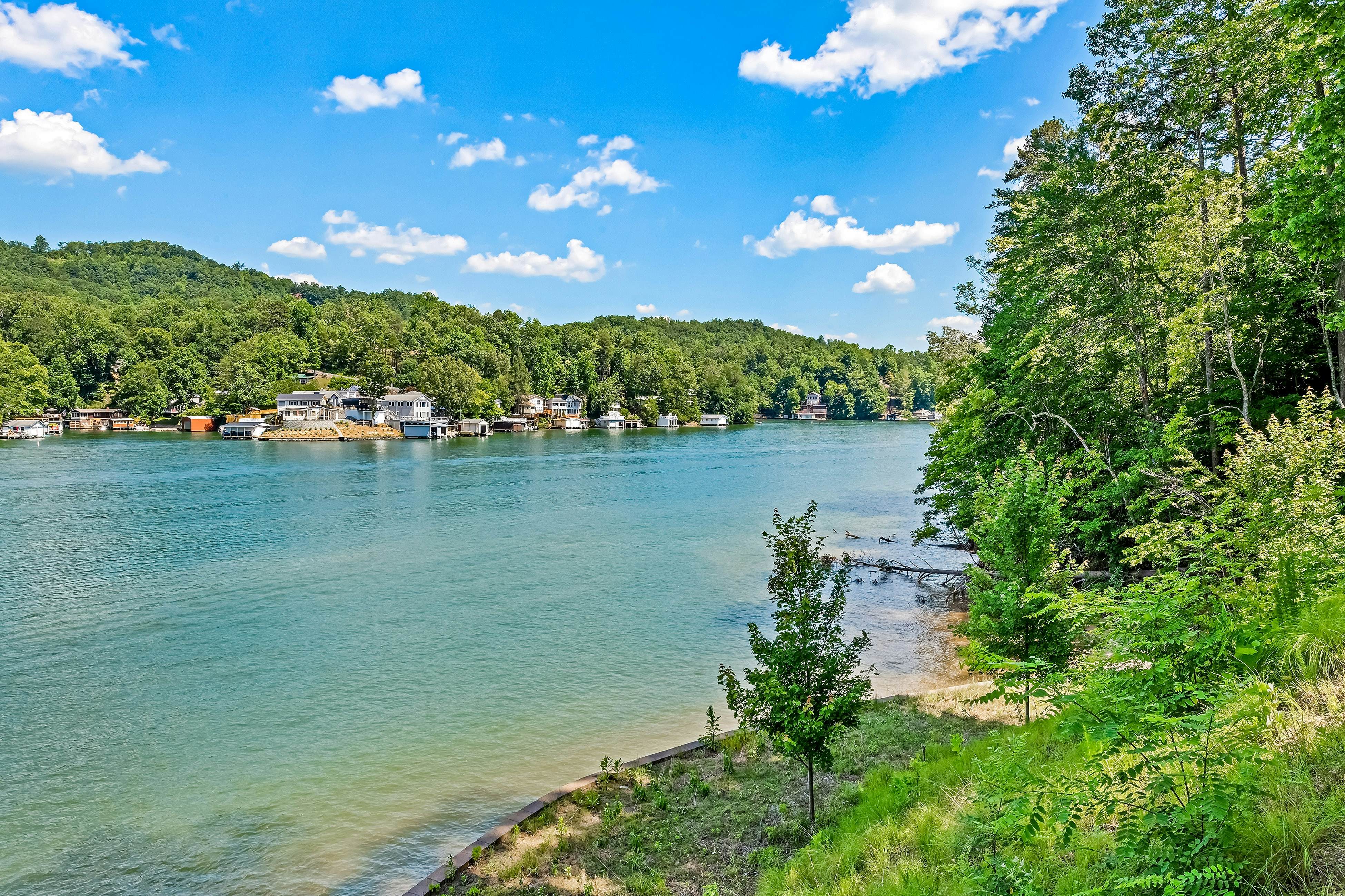 Water's Edge Holmstead