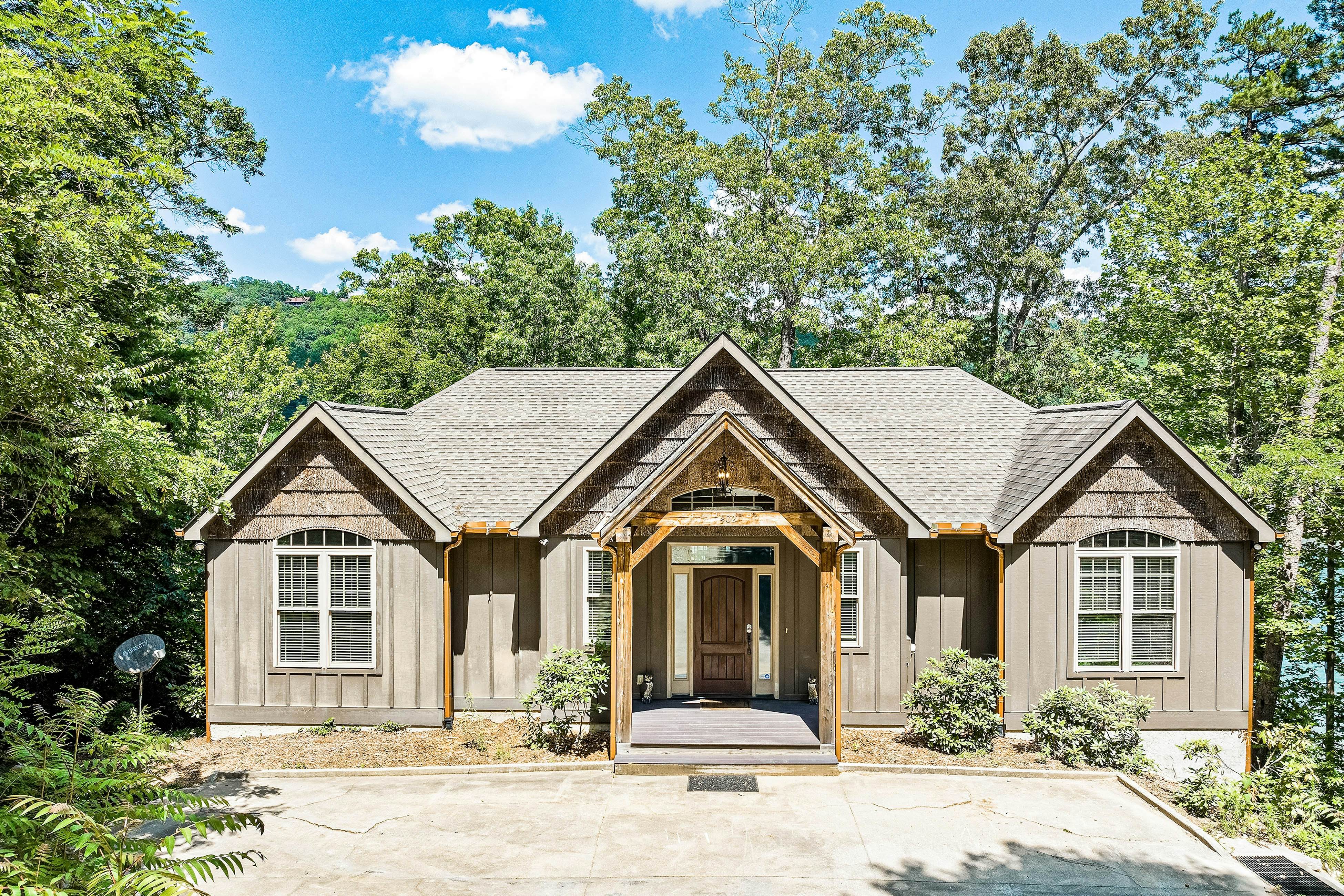 Water's Edge Holmstead