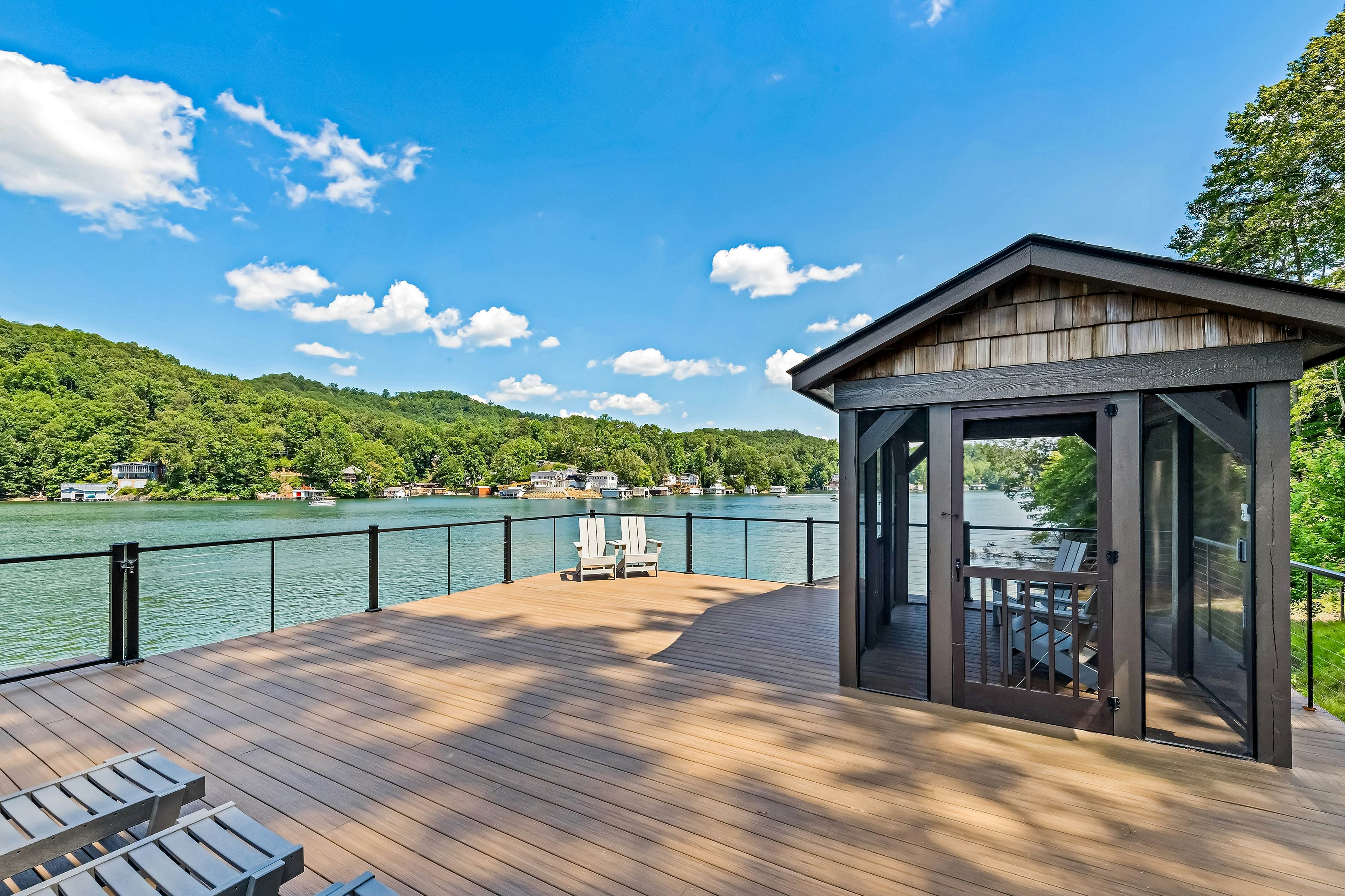 Water's Edge Holmstead