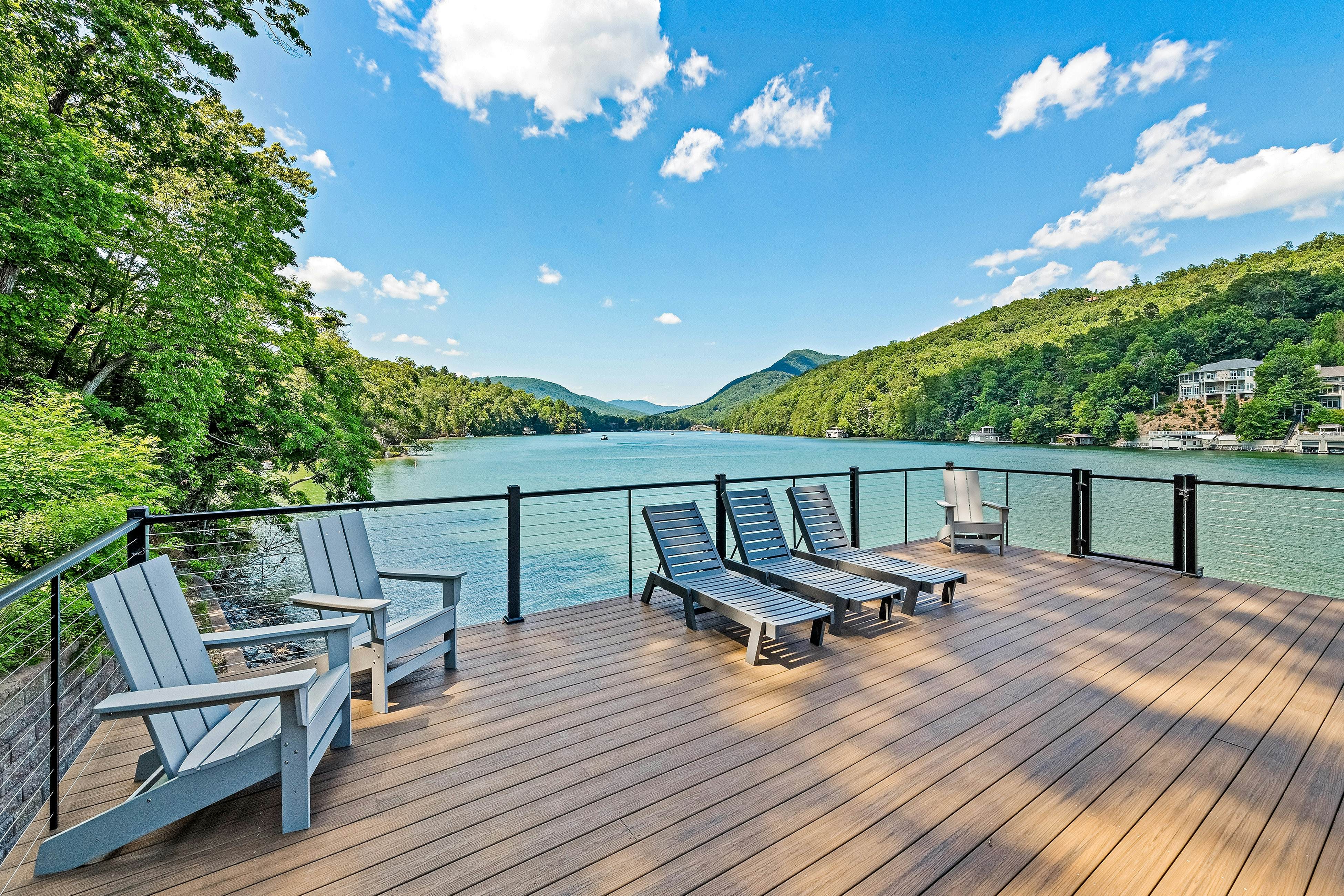 Water's Edge Holmstead