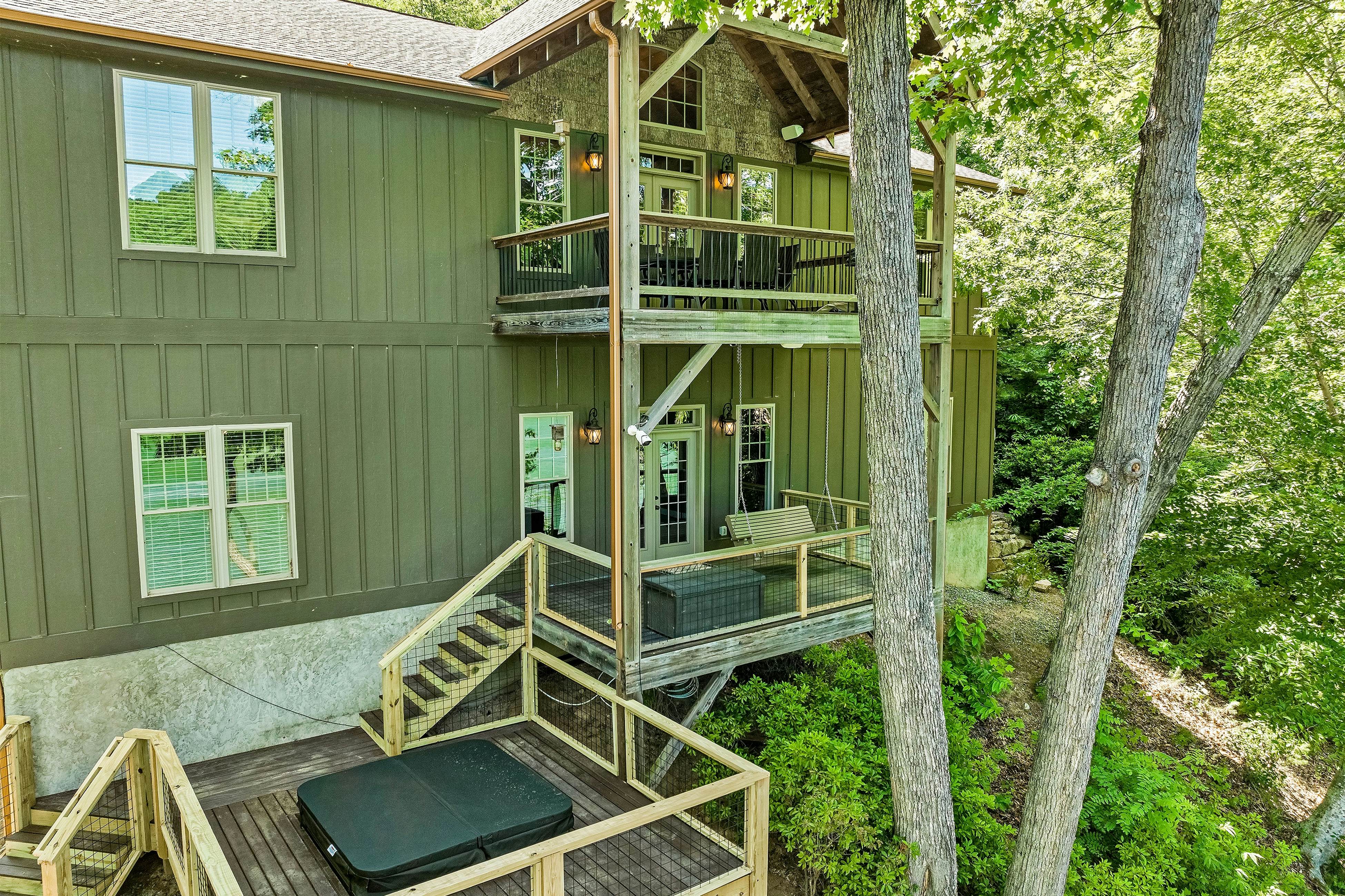 Water's Edge Holmstead