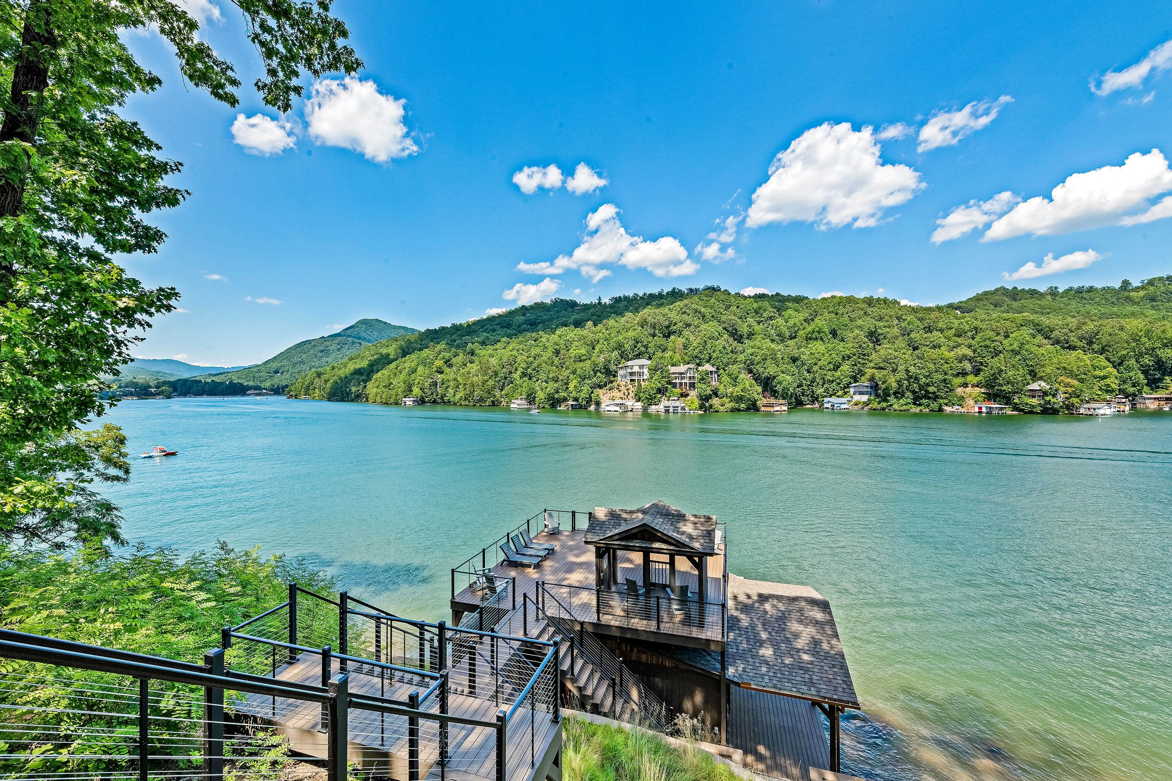 Water's Edge Holmstead