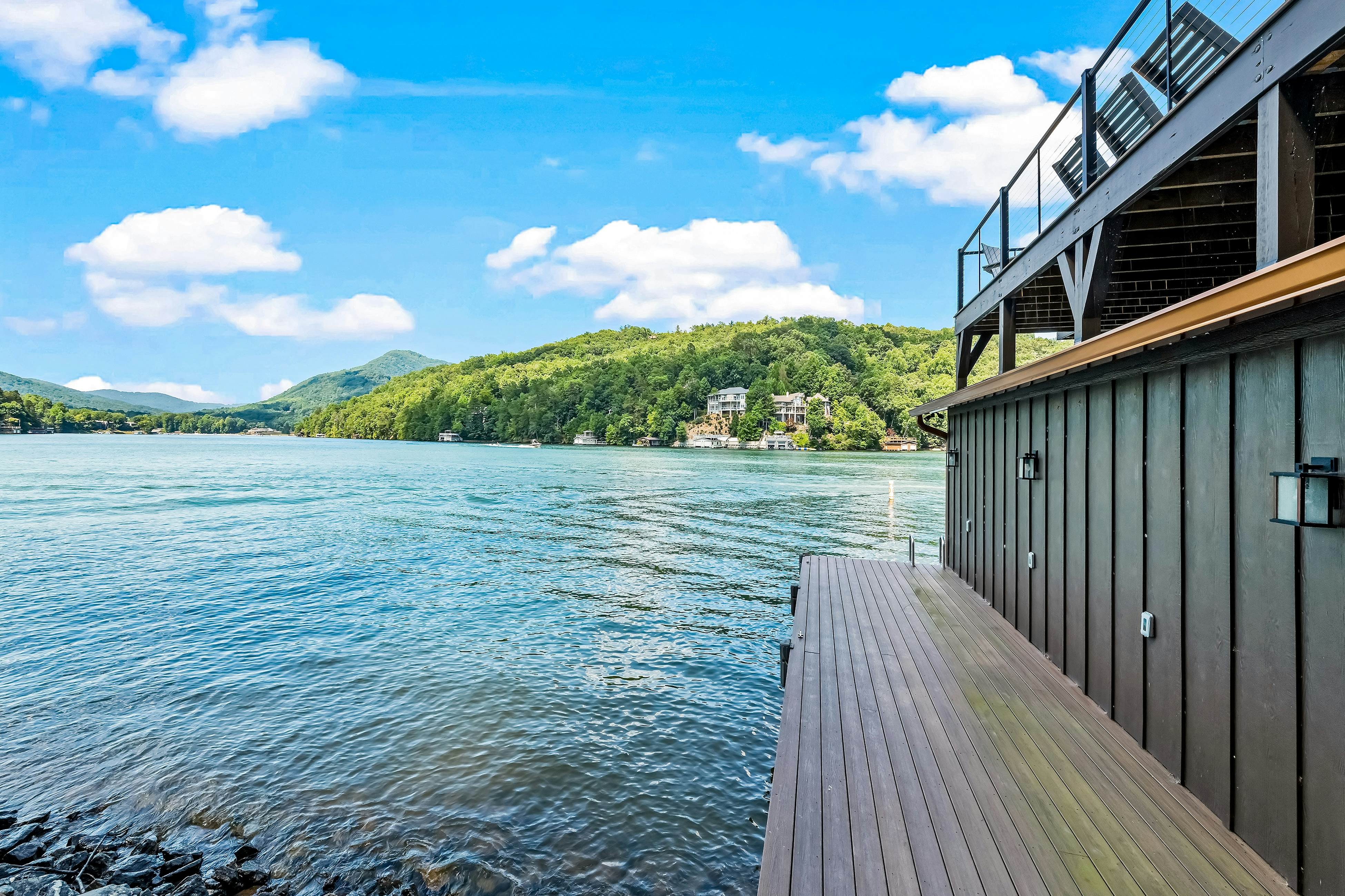 Water's Edge Holmstead