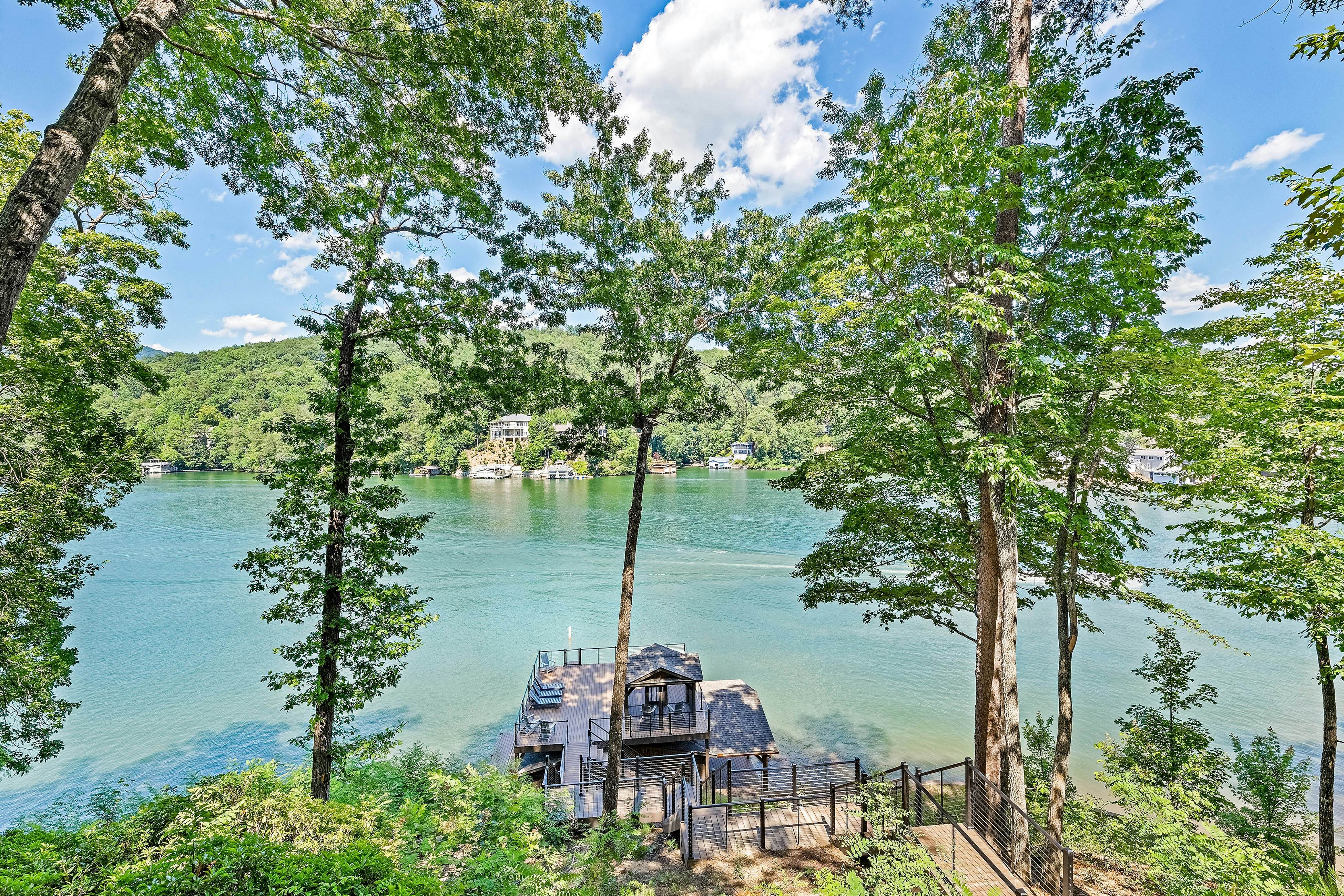 Water's Edge Holmstead