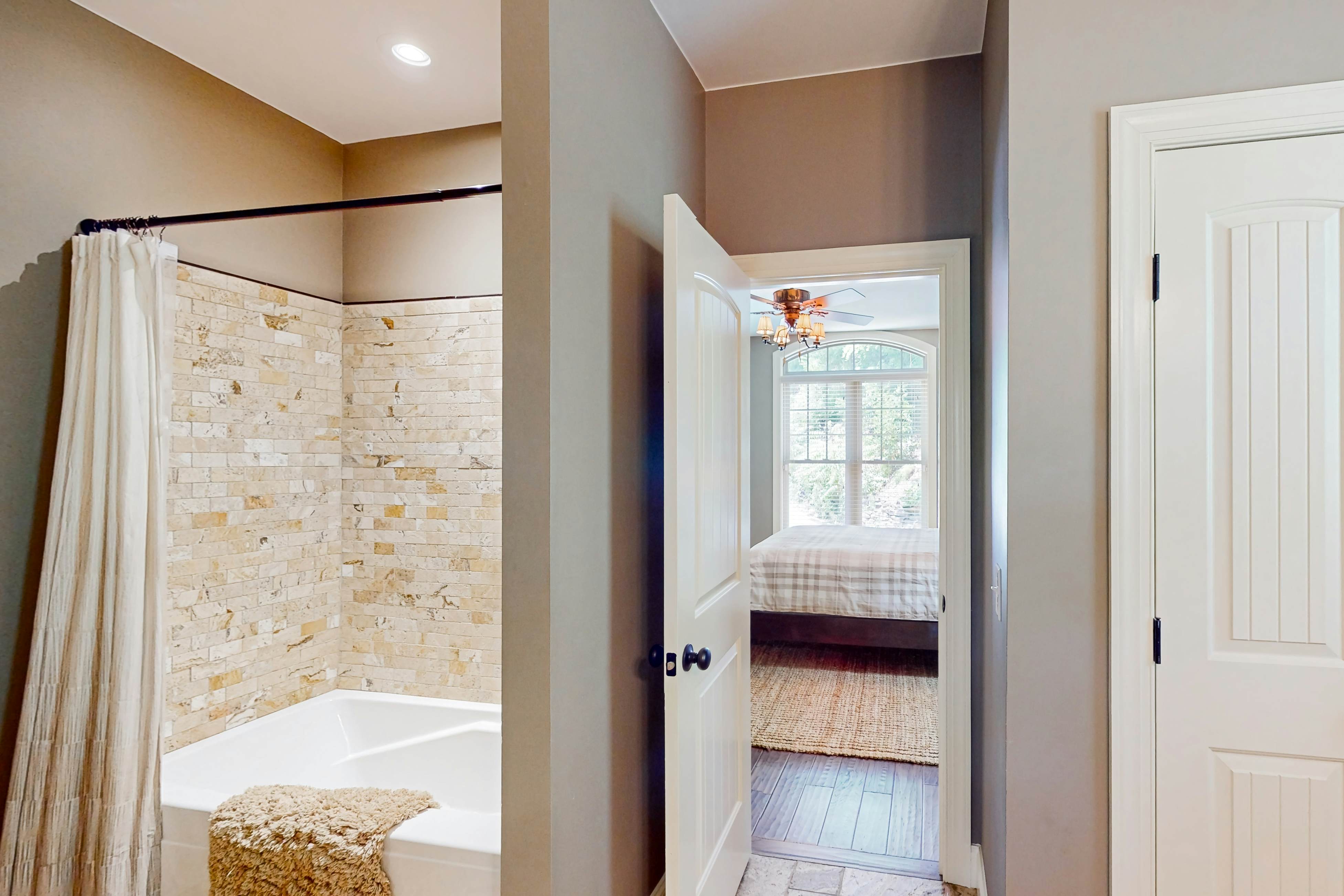 Water's Edge Holmstead