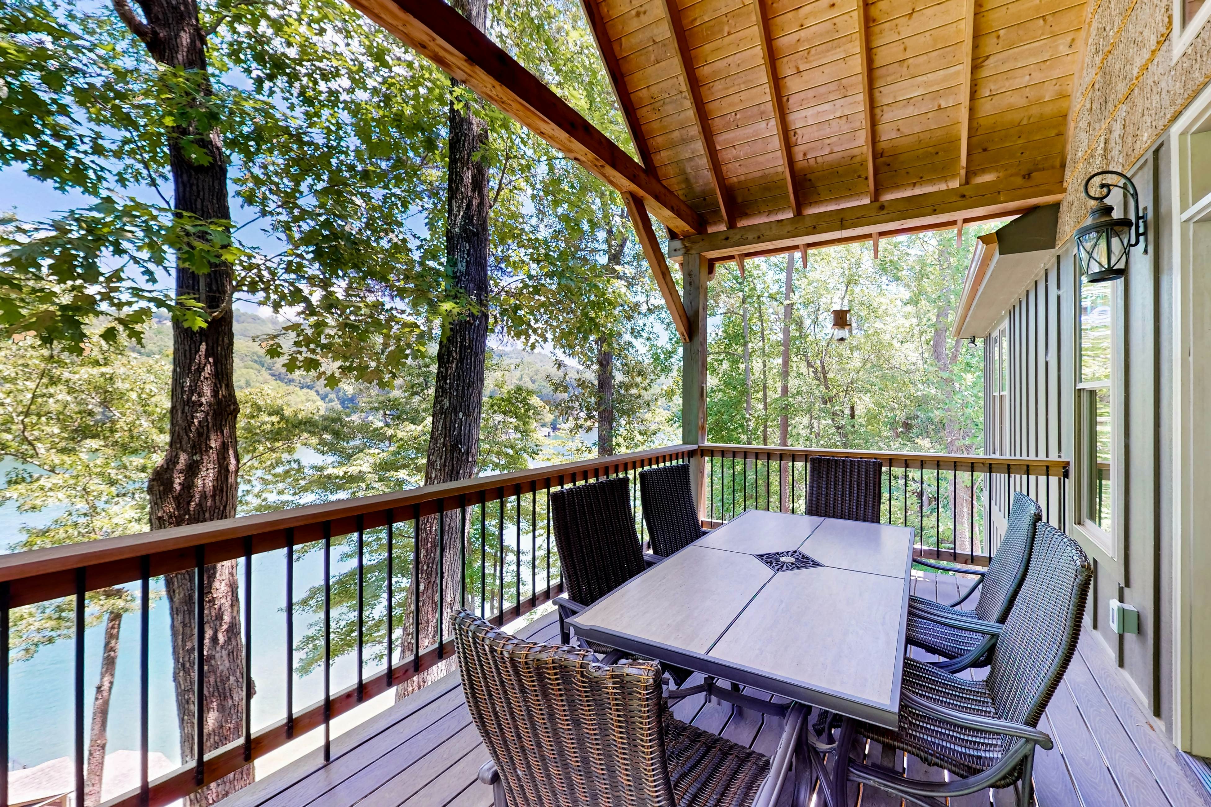 Water's Edge Holmstead