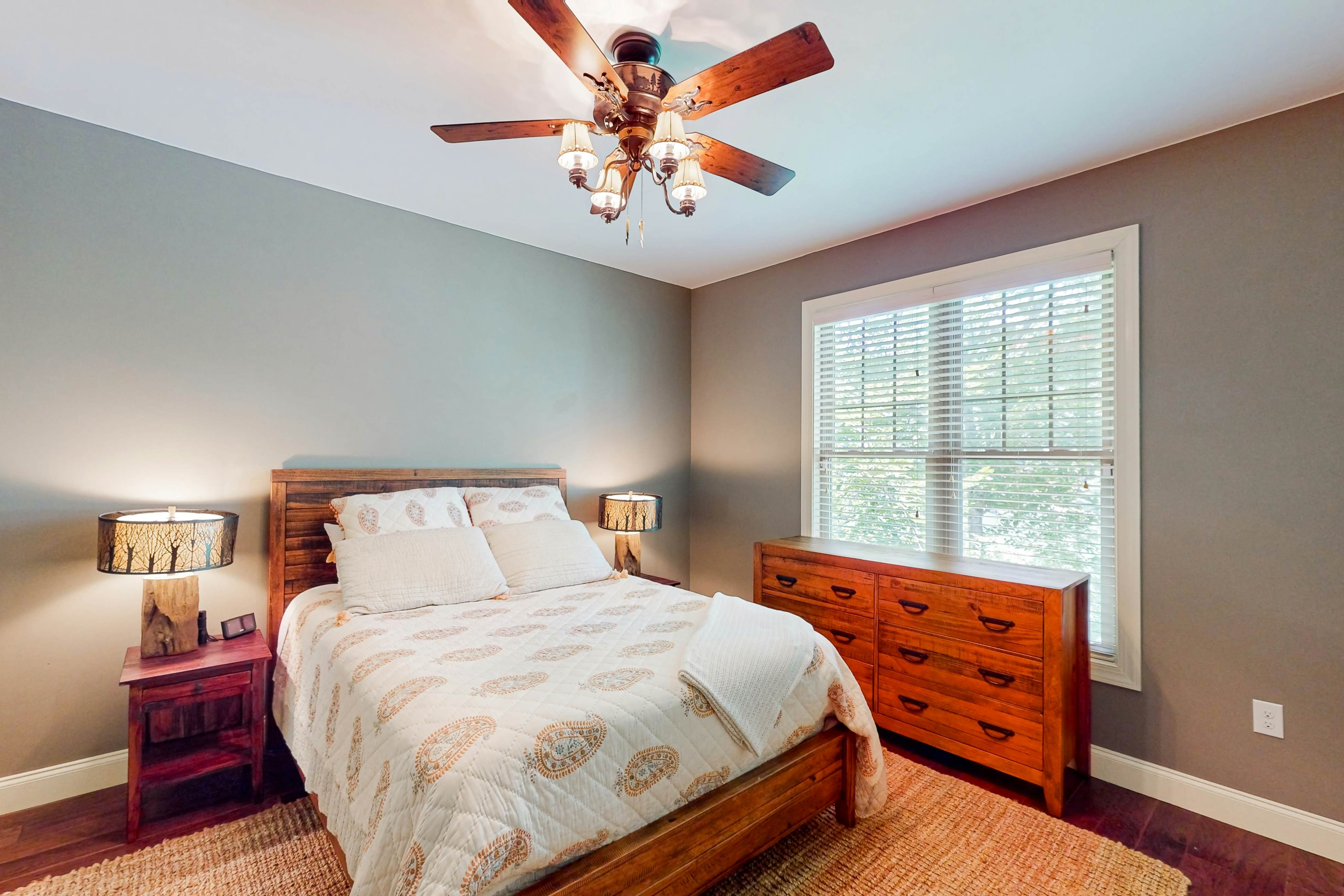 Water's Edge Holmstead