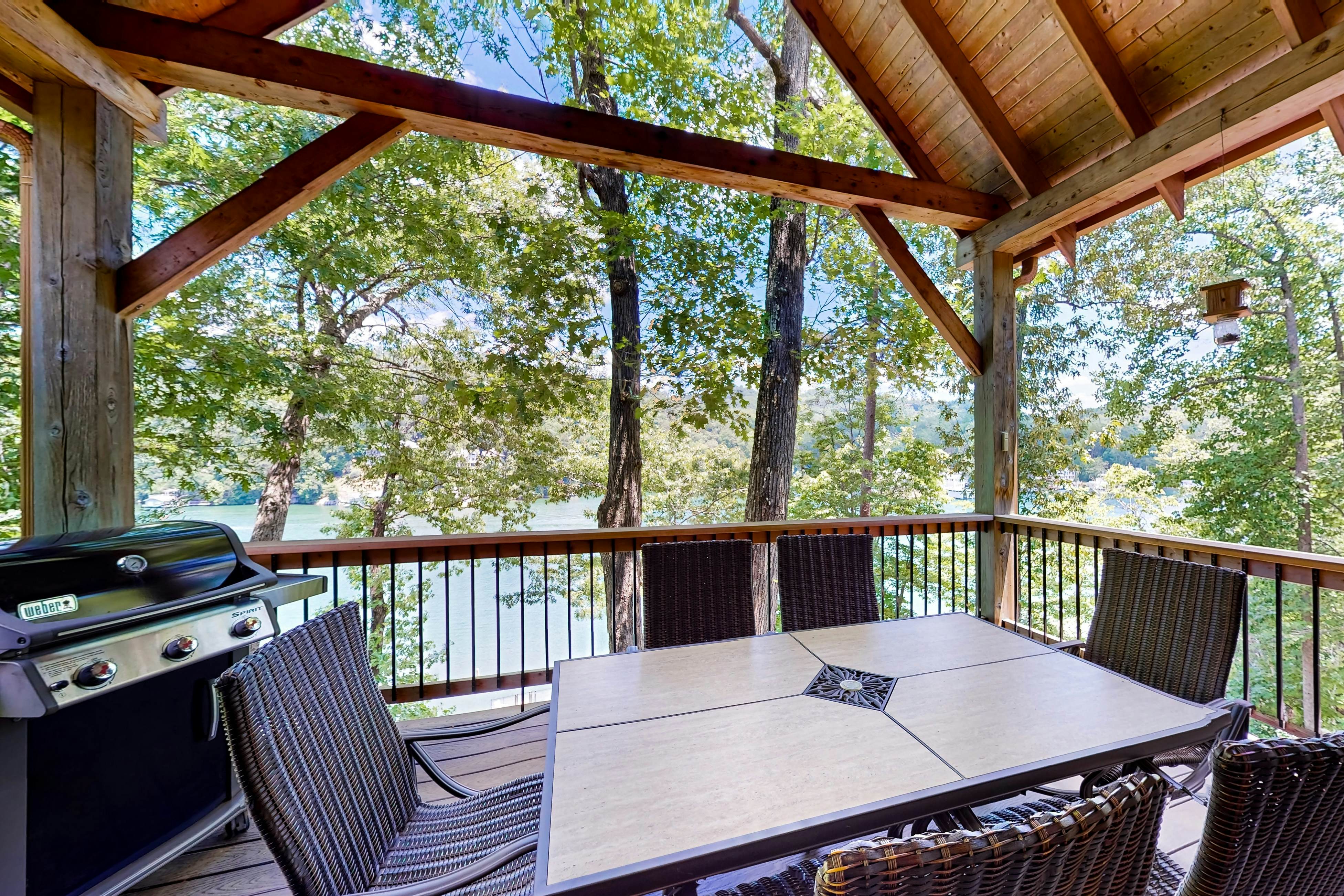 Water's Edge Holmstead