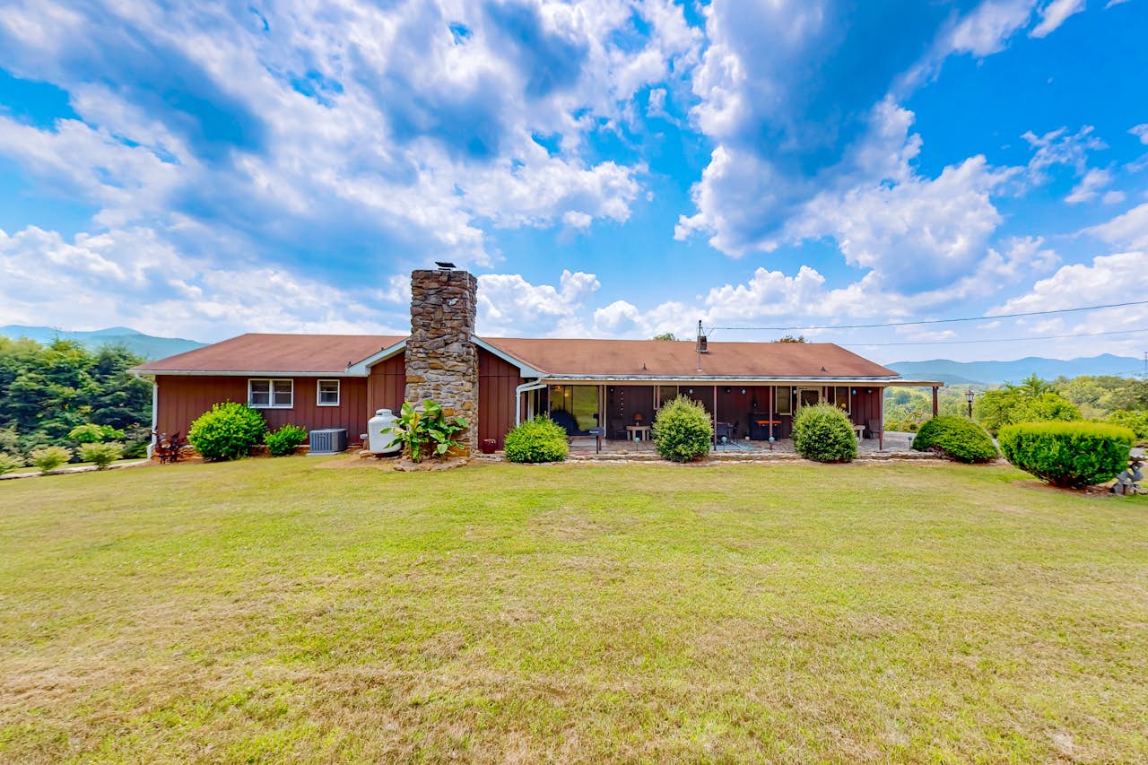 Higher Ground 3 BD Candler, NC Vacation Rental Vacasa