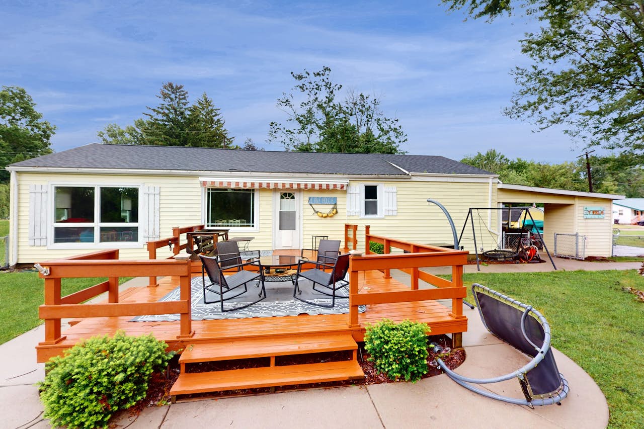 Lakeside Cottage Retreat 2 BD Coldwater, MI Vacation Rental Vacasa