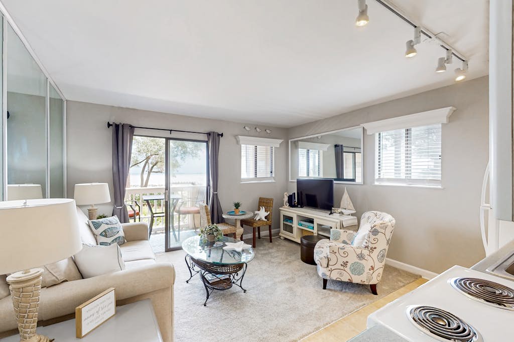 Water front Condo| Pools, Tennis, Fitness Center | Walk 5 Minutes to Beach — Hilton Head, SC — vacation rental