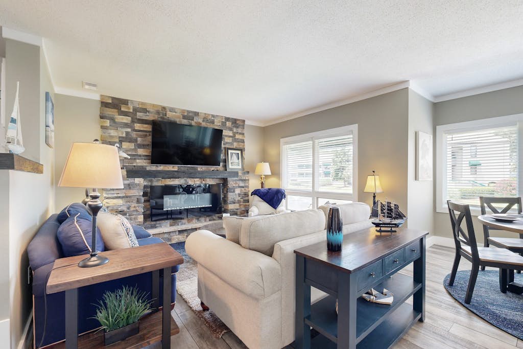 Total renovation June 2024, views, pool, hot tub & beach club pick up — Hilton Head, SC — vacation rental
