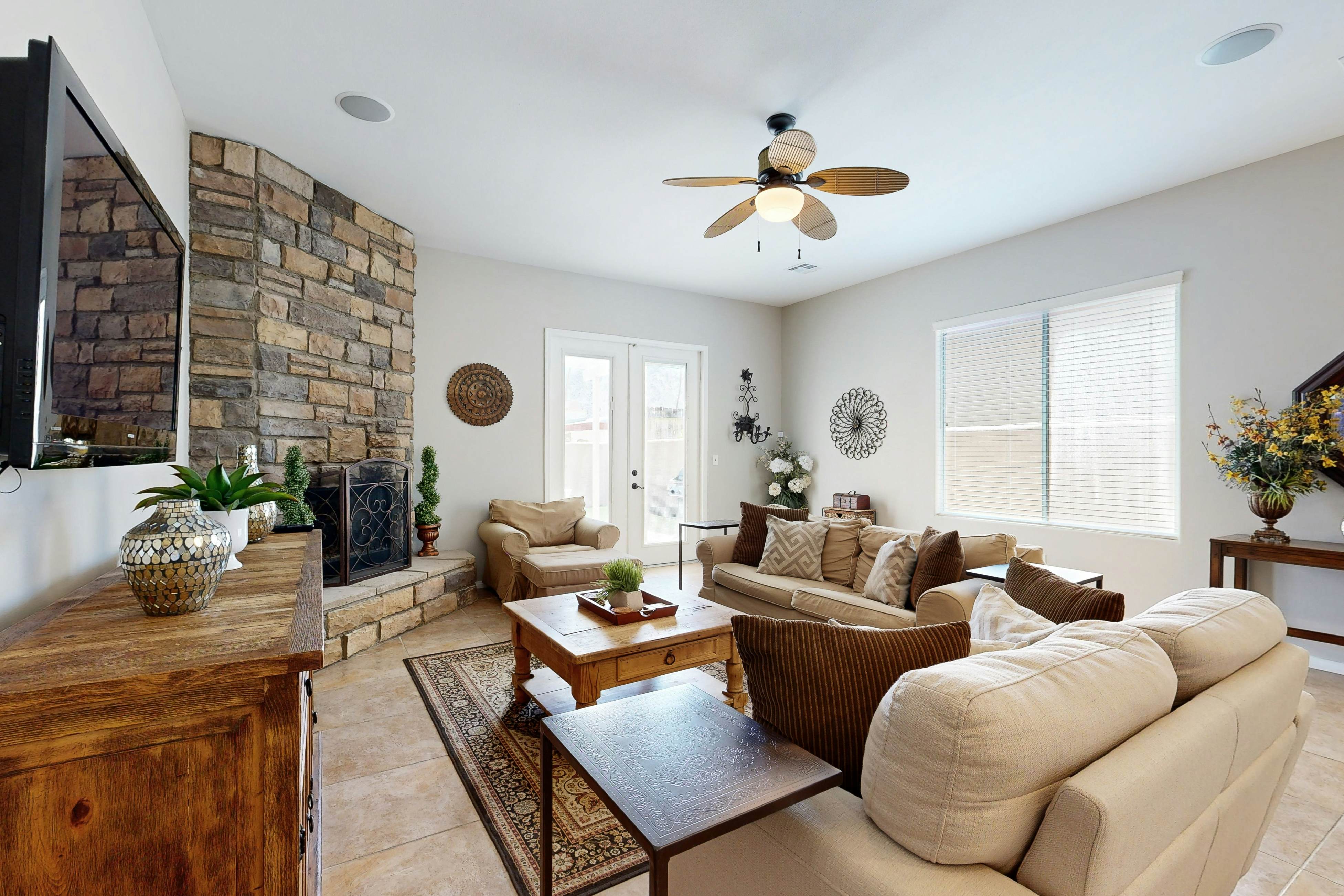 Avenida Alvarado Oasis