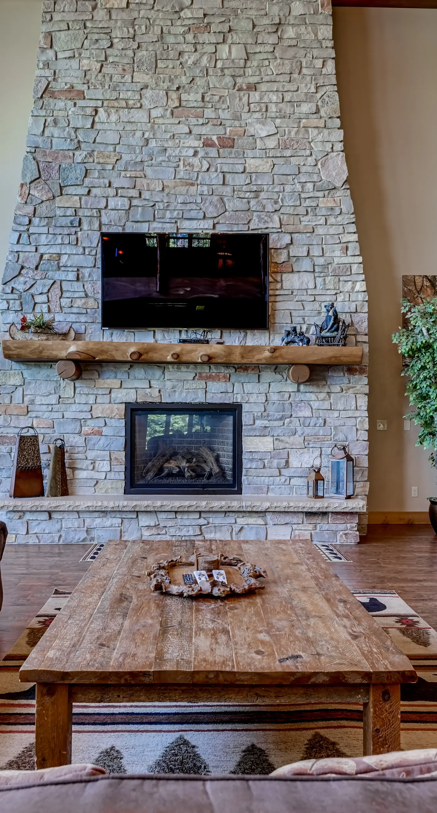 Whispering Pines Lodge