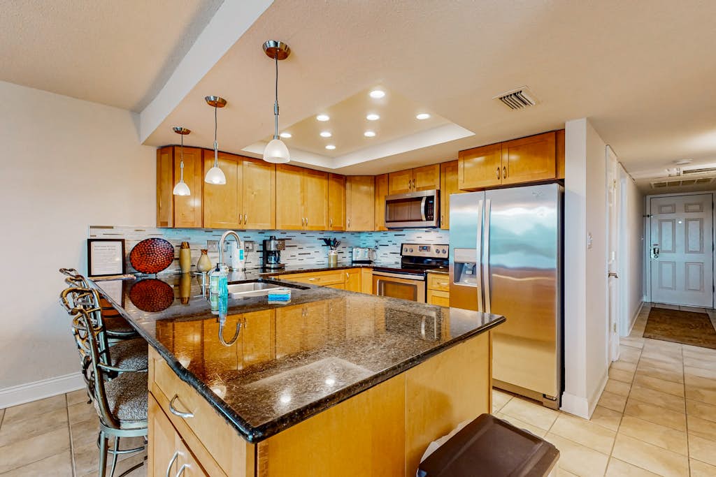 Family Friendly Condo with Balcony Shared Grills Outdoor Pool Fast WiFi and Views — Indian Shores, FL — vacation rental