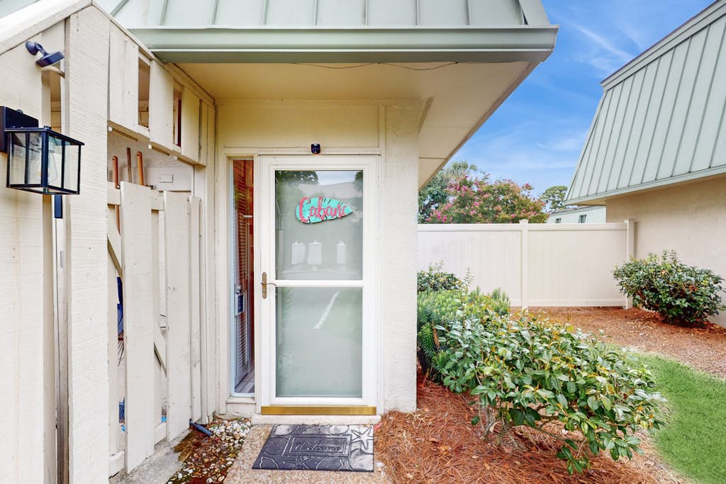 Hilton Head Cabanas condo with patio & on-site pool - walk to beach & Coligny — Hilton Head, SC — vacation rental