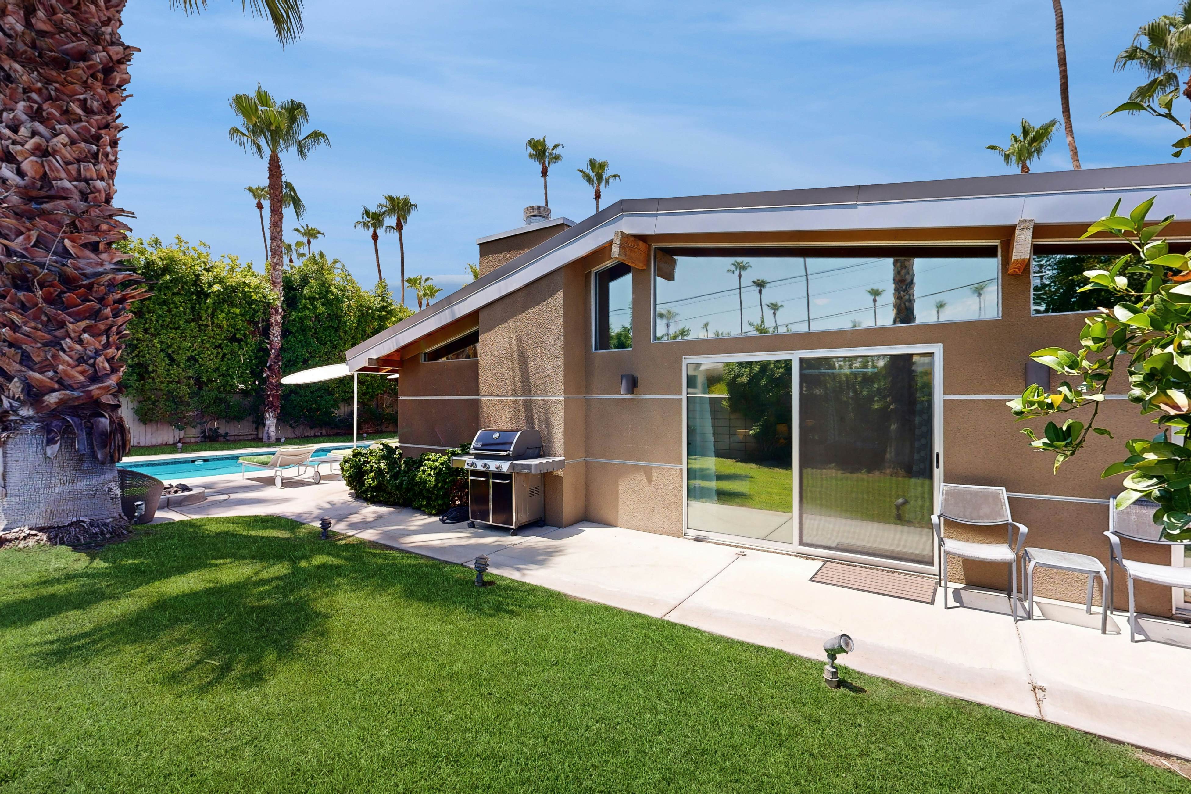 Twin Palms Mid-century Escape - 1983