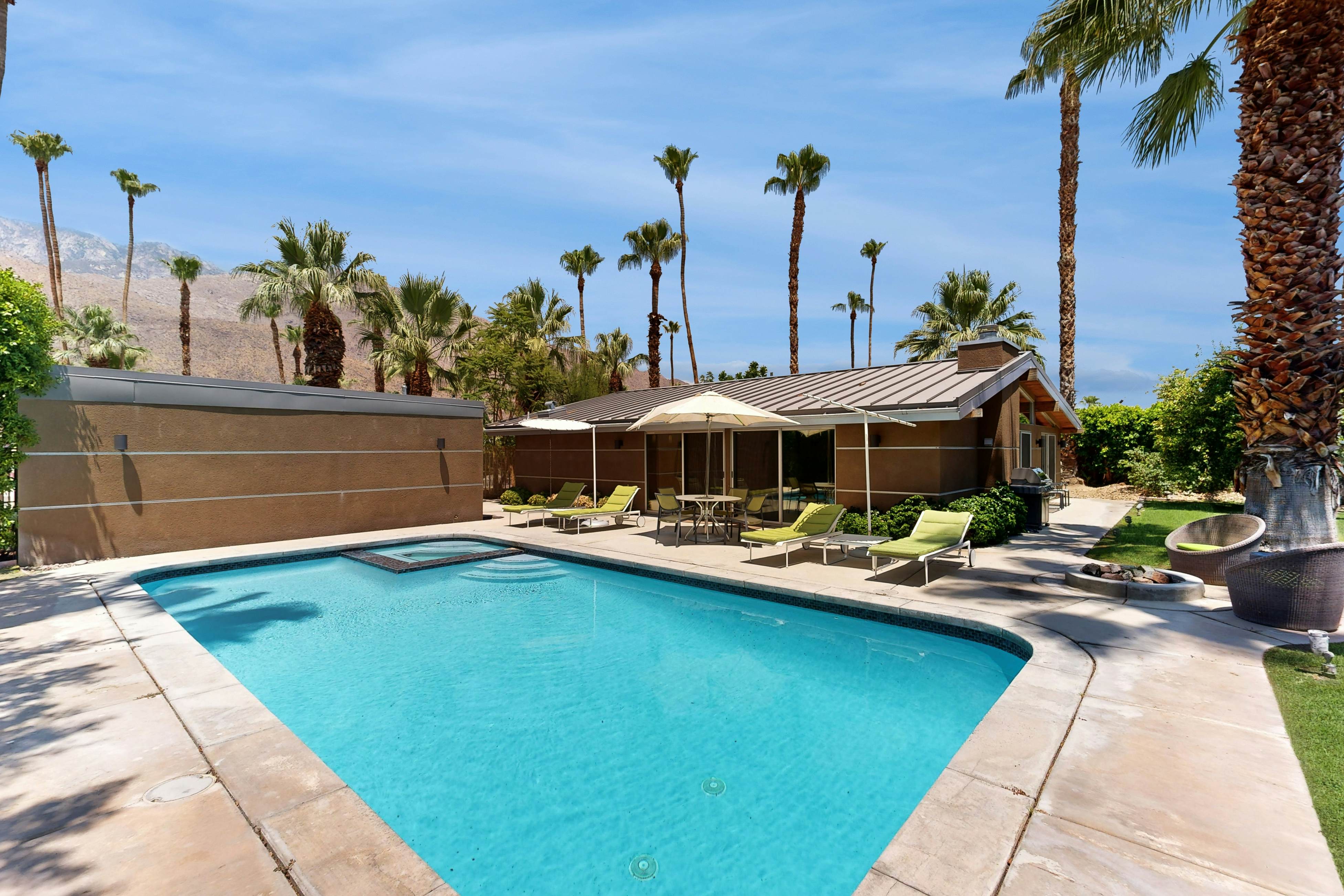 Twin Palms Mid-century Escape - 1983