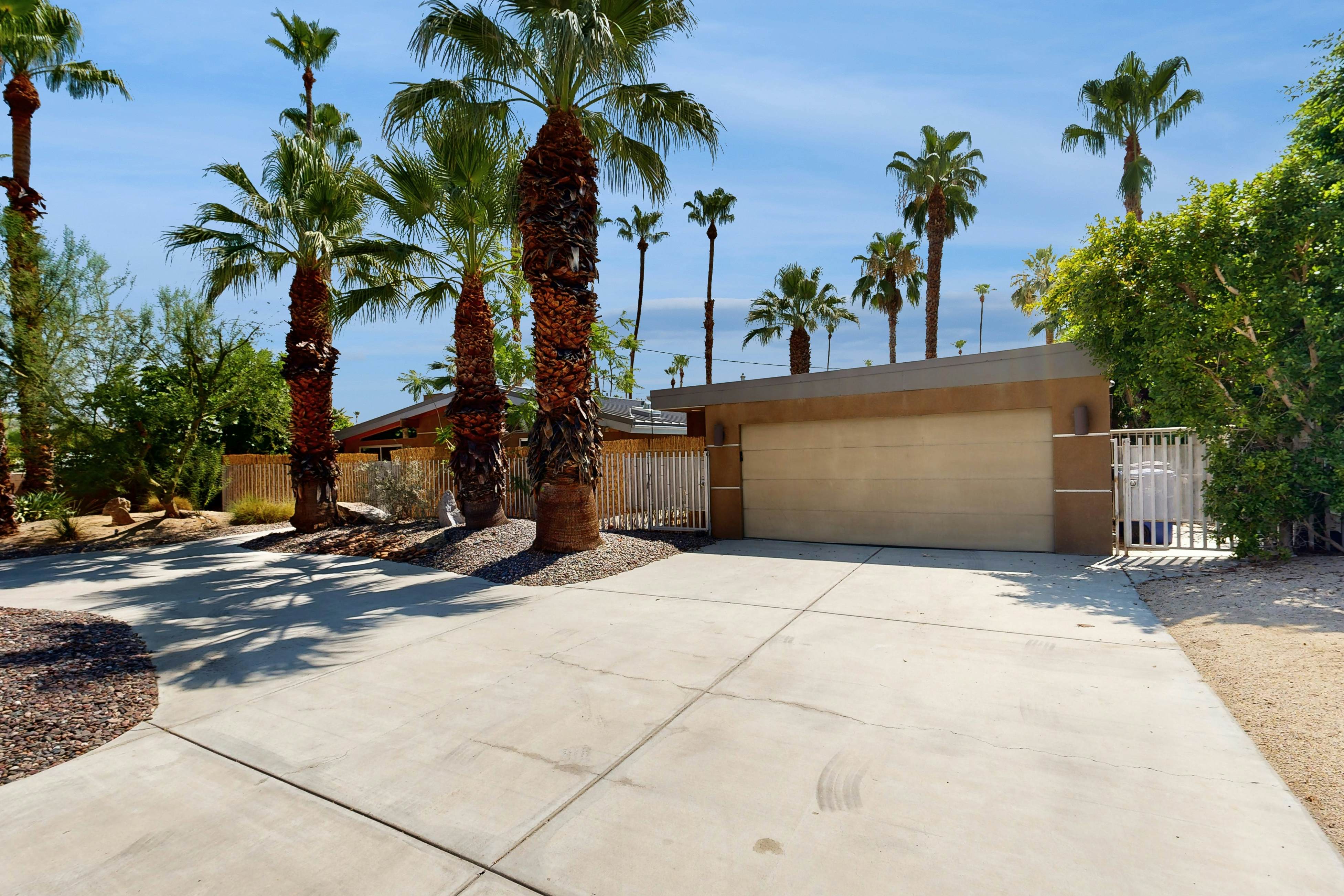 Twin Palms Mid-century Escape - 1983