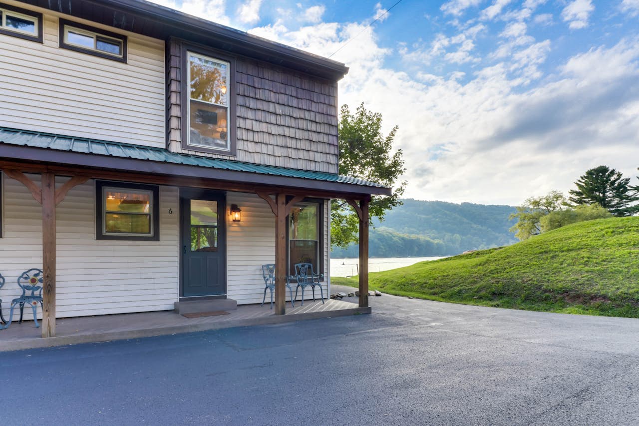 Driftwood #6 Bed McHenry, MD Townhouse Vacasa