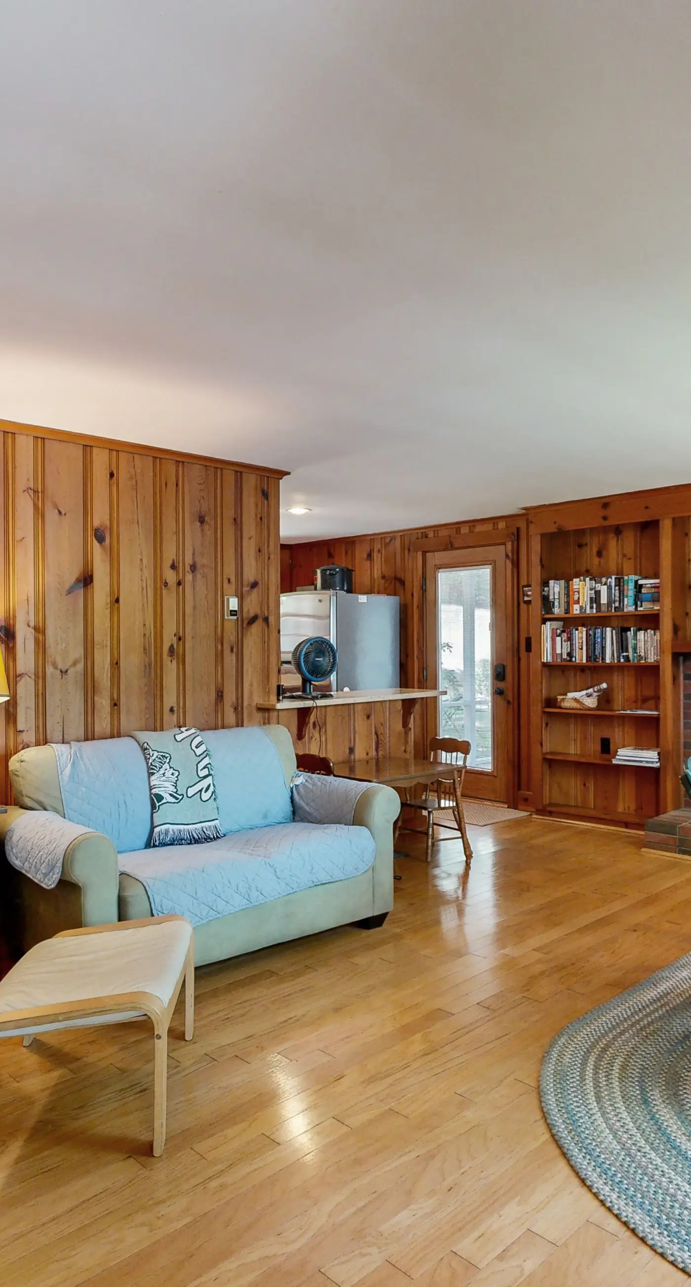 Lakefront Cottage with Kayaks