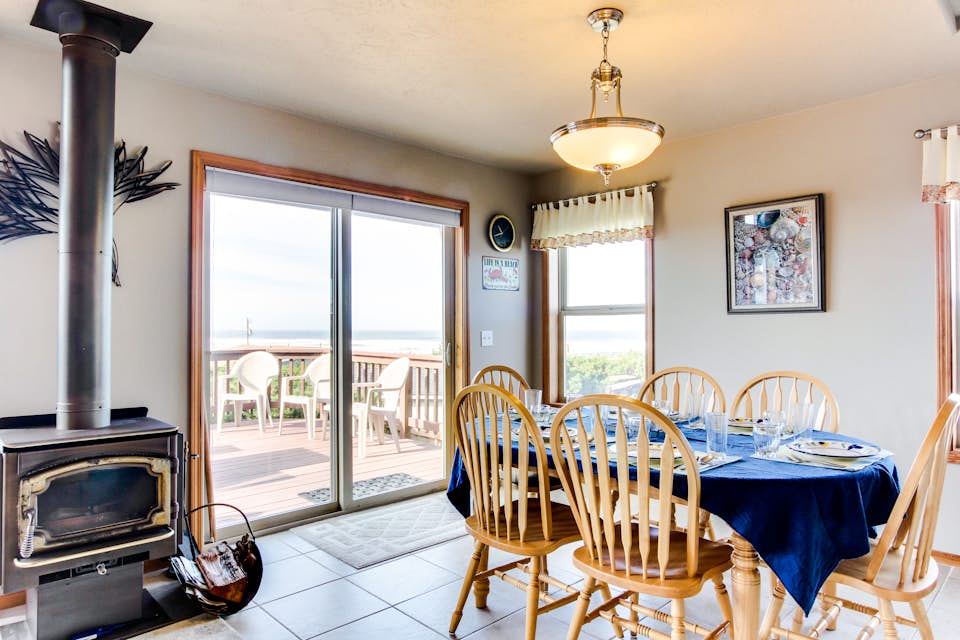 Scandia House in Bayshore Estates! 3 BD Vacation Rental in Waldport