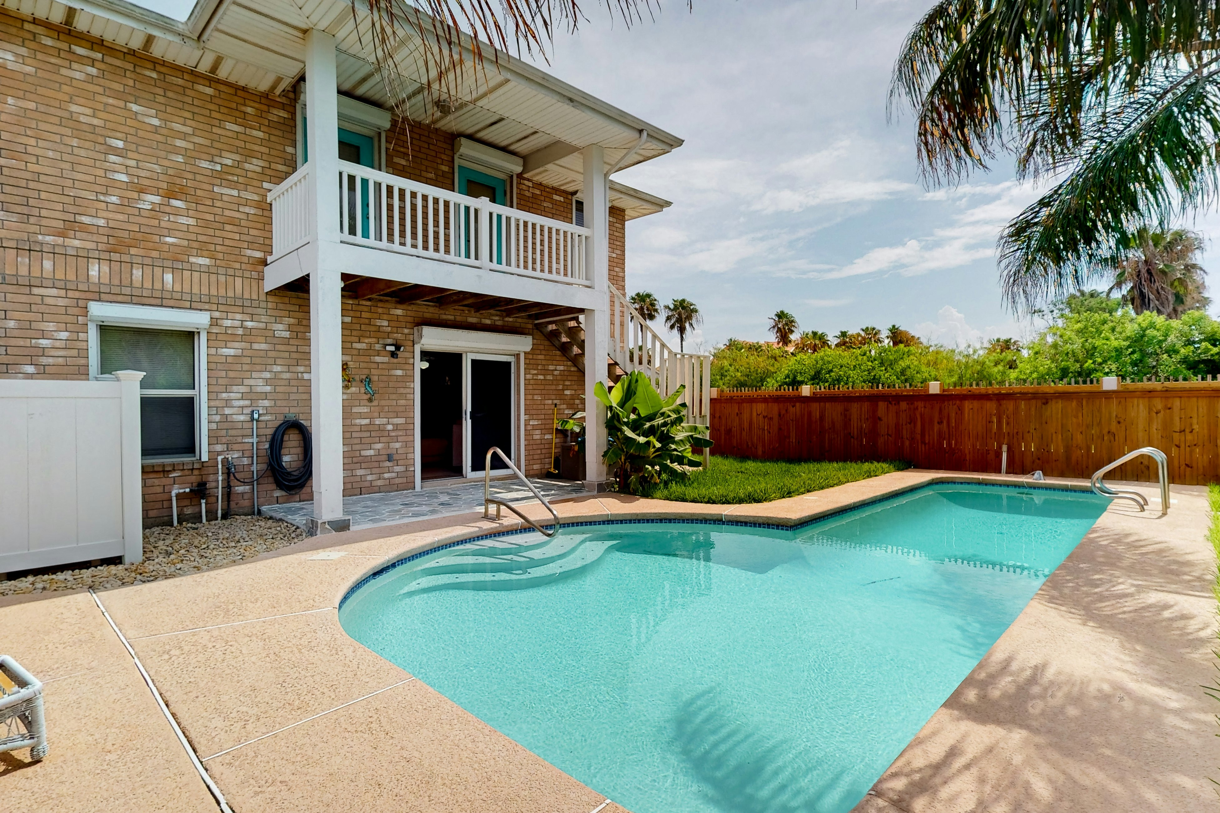 Bahama Breeze Unit B