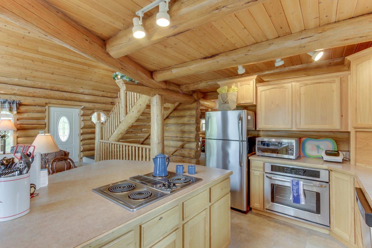 Cascade Lakeview Log Cabin 1 BD Vacation Rental in Cascade, ID Vacasa