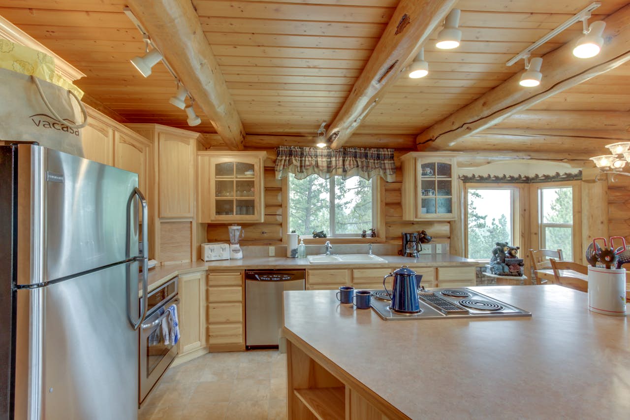 Cascade Lakeview Log Cabin 1 BD Vacation Rental in Cascade, ID Vacasa