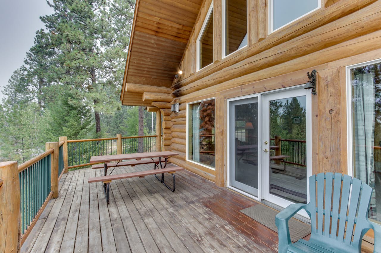 Cascade Lakeview Log Cabin 1 BD Vacation Rental in Cascade, ID Vacasa