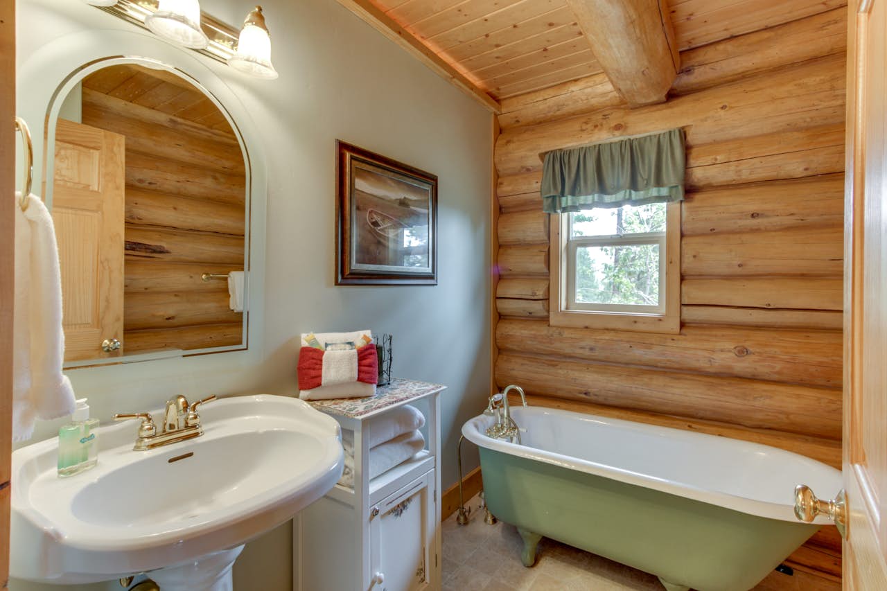 Cascade Lakeview Log Cabin 1 BD Vacation Rental in Cascade, ID Vacasa