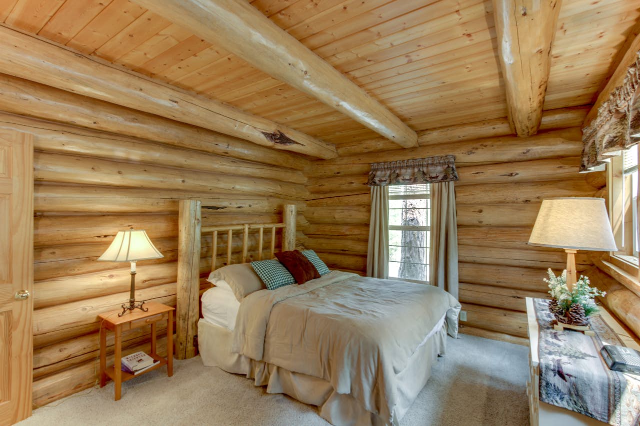 Cascade Lakeview Log Cabin 1 BD Vacation Rental in Cascade, ID Vacasa