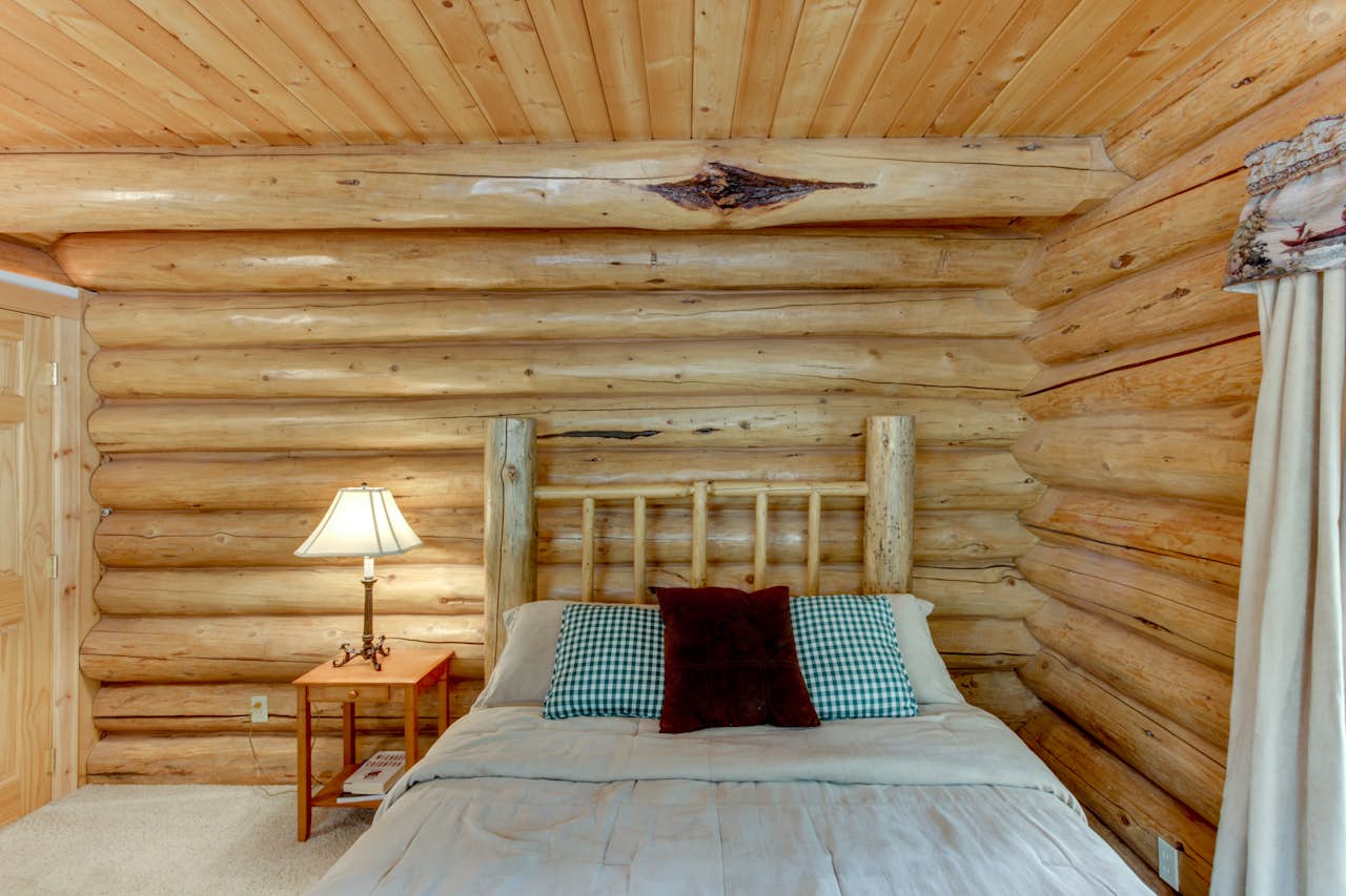 Cascade Lakeview Log Cabin 1 BD Vacation Rental in Cascade, ID Vacasa