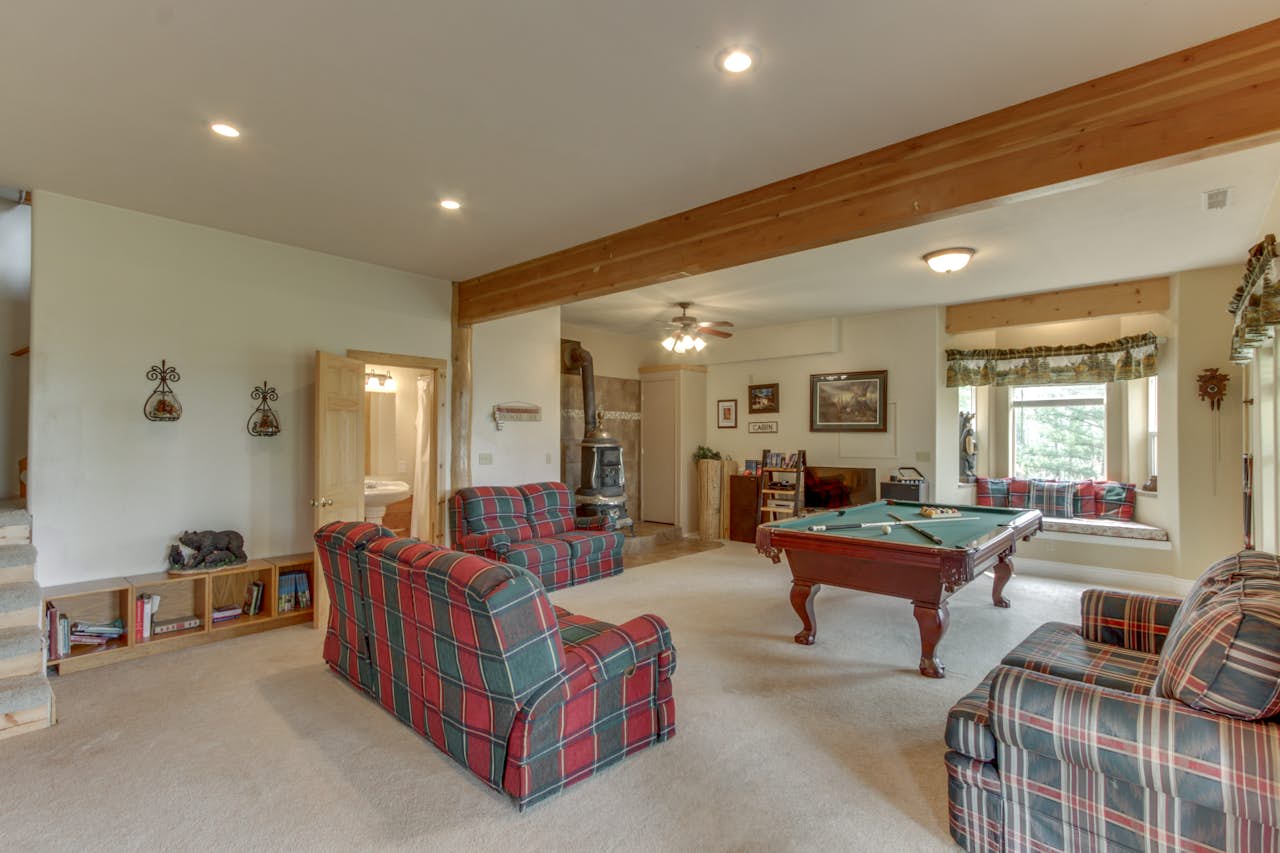 Cascade Lakeview Log Cabin 1 BD Vacation Rental in Cascade, ID Vacasa