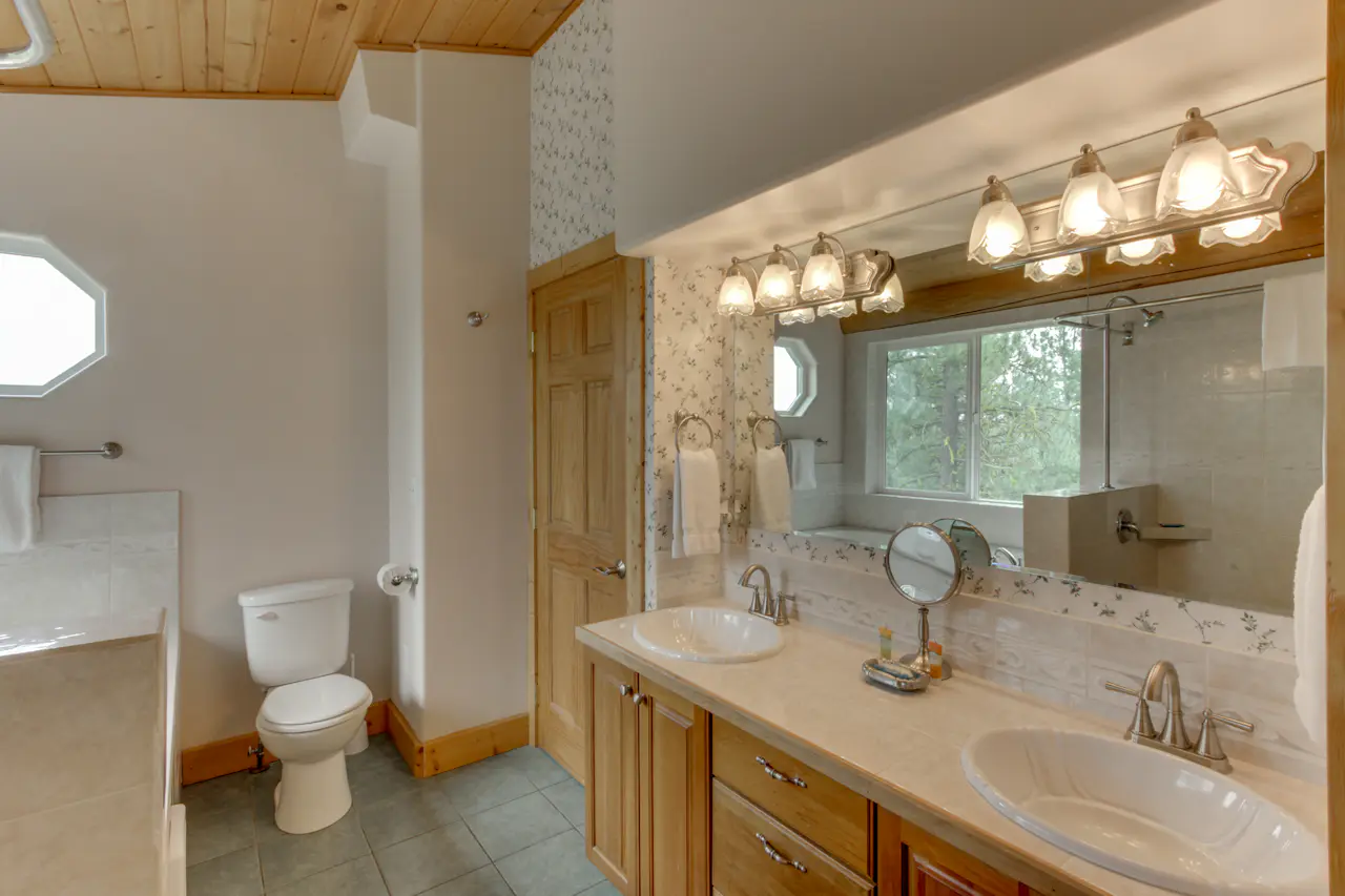 Cascade Lakeview Log Cabin 1 BD Vacation Rental in Cascade, ID Vacasa