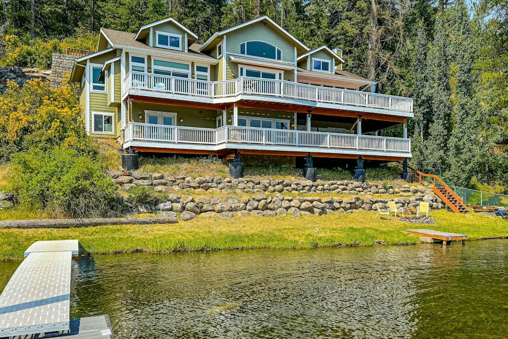 Relaxing Lakefront Custom Home in Coeur d’Alene