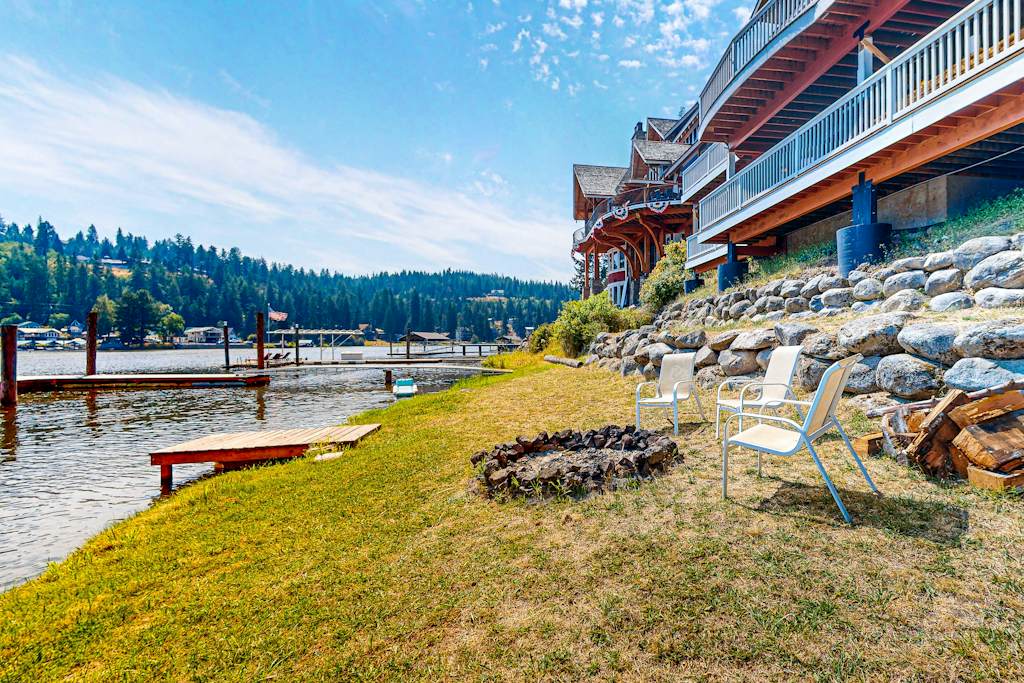 Relaxing Lakefront Custom Home in Coeur d’Alene 5