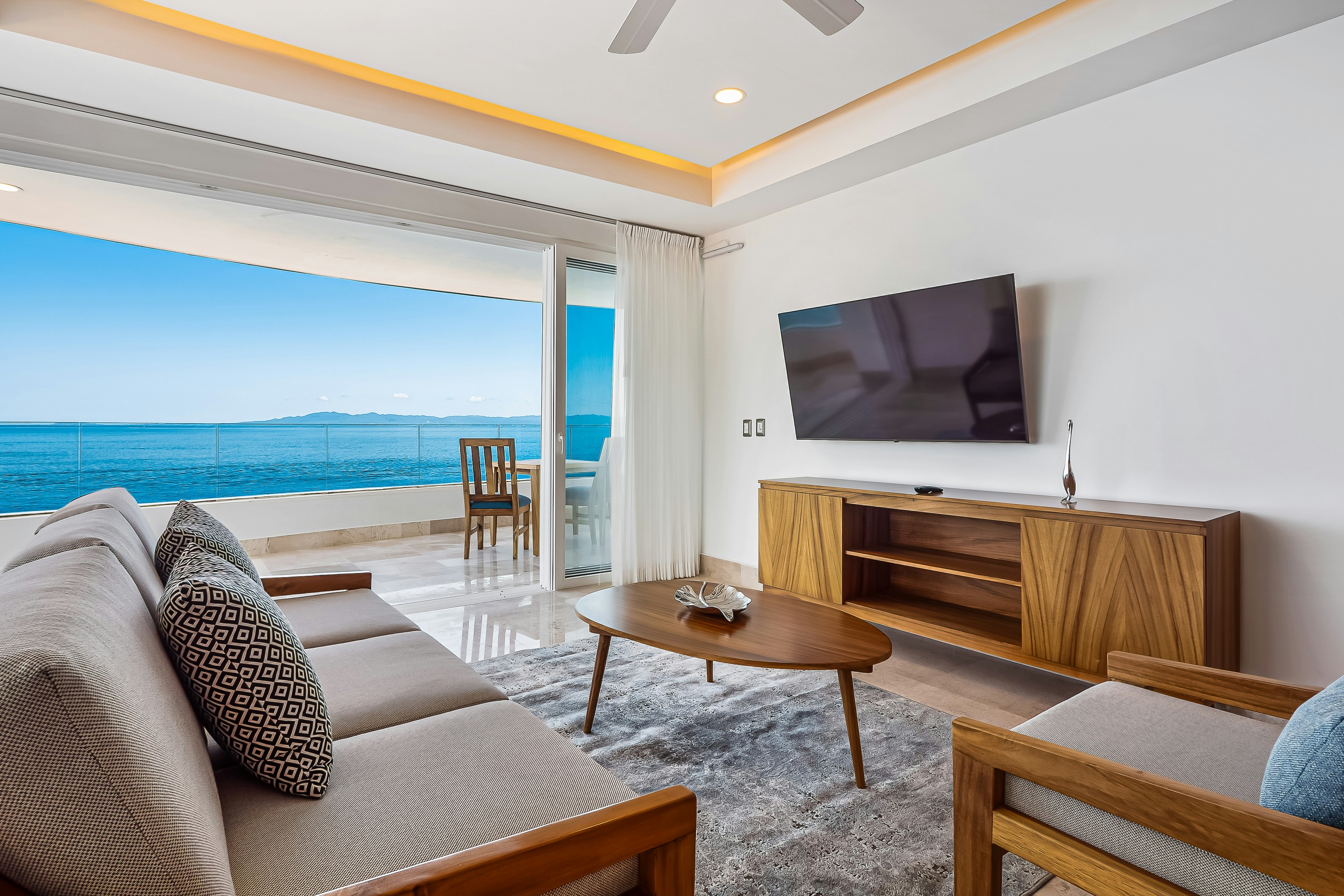 Blue Horizon 604 at Residences