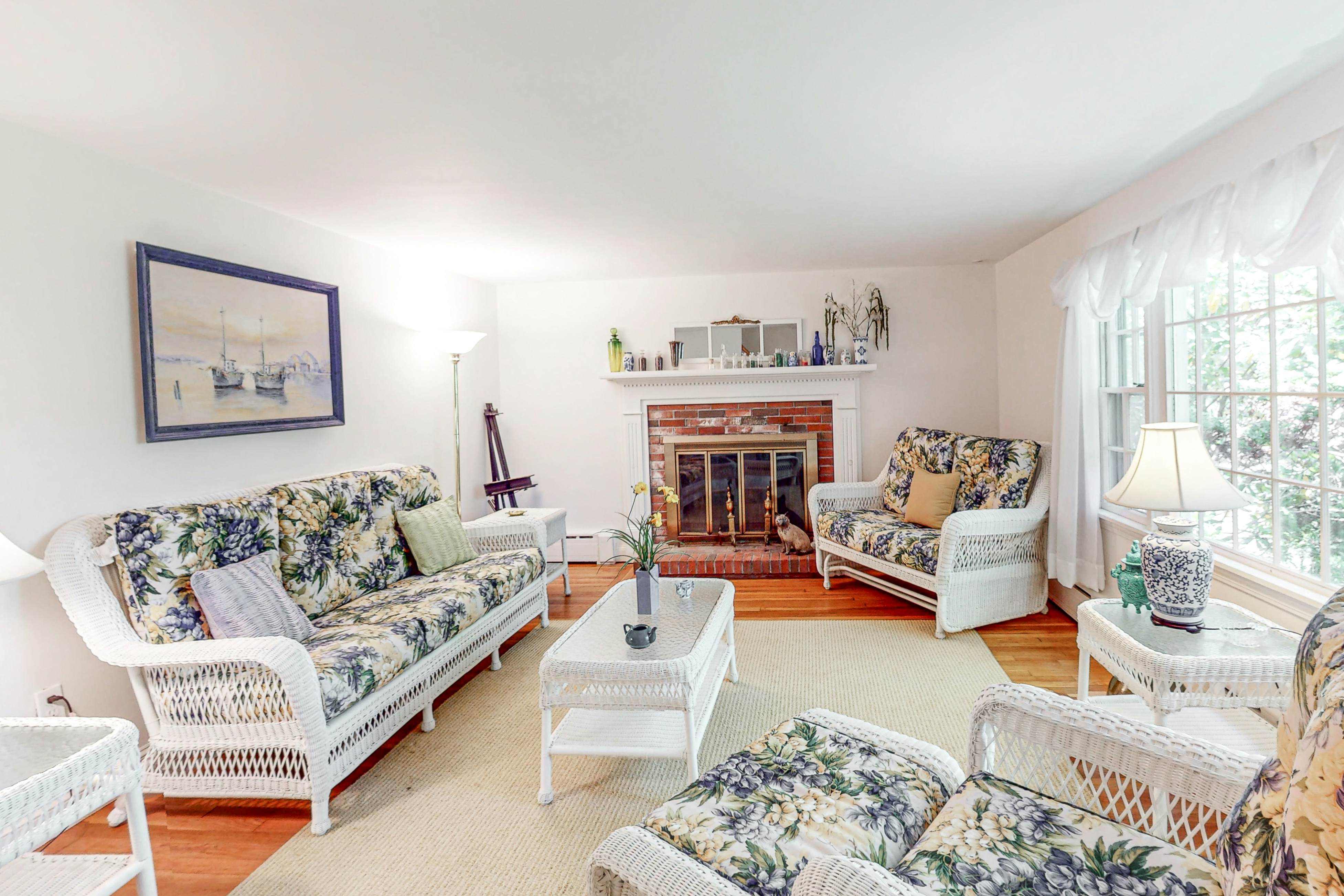 Falmouth Beachtown Getaway 