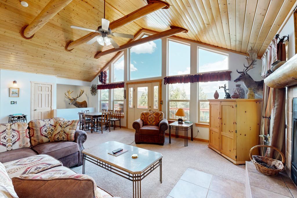 El Camino Real Retreat - Views, Hot Tub & Pets Ok - Angel Fire, NM