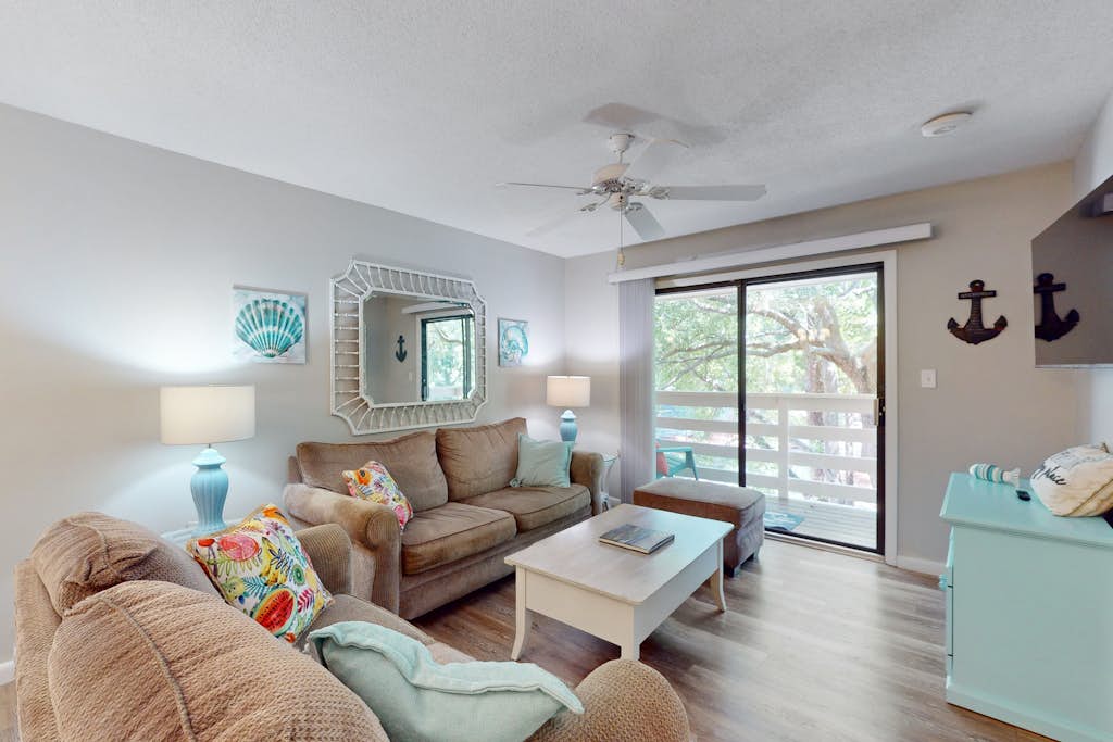 Third Floor Condo near the beach with washer/dryer, AC, and 2 pools — Hilton Head, SC — vacation rental