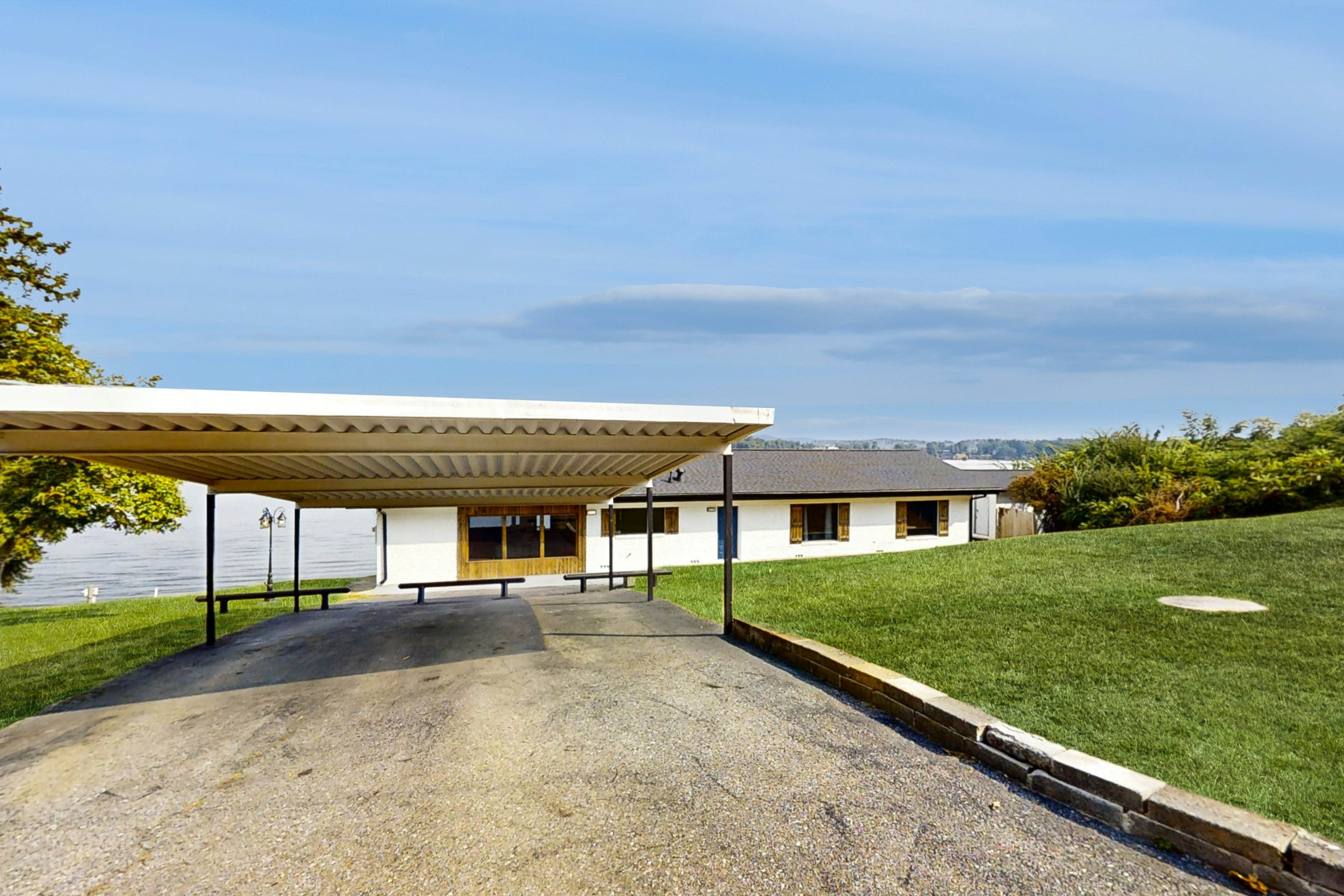 Lake Hamilton Elegance