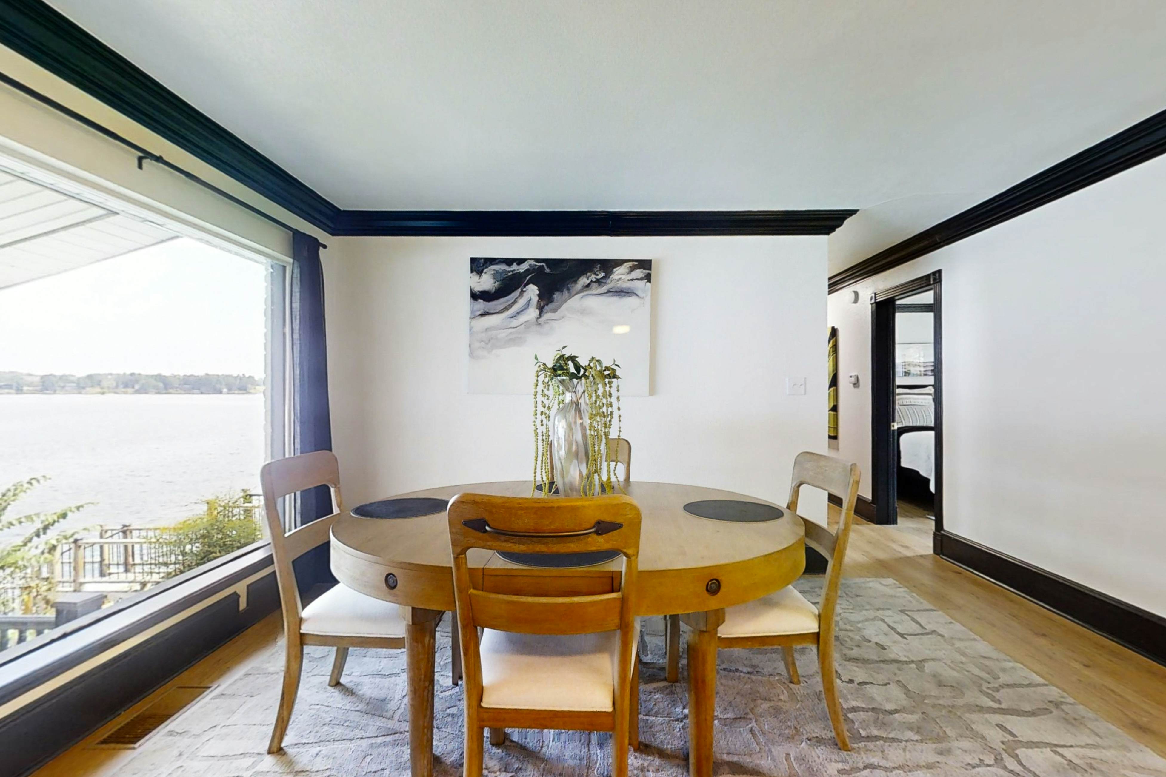 Lake Hamilton Elegance